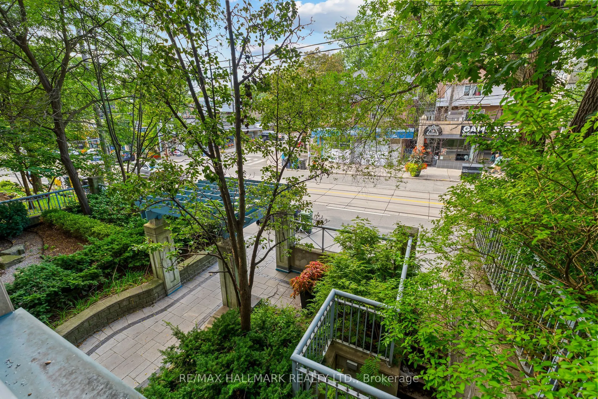 2365 Queen Street E #201