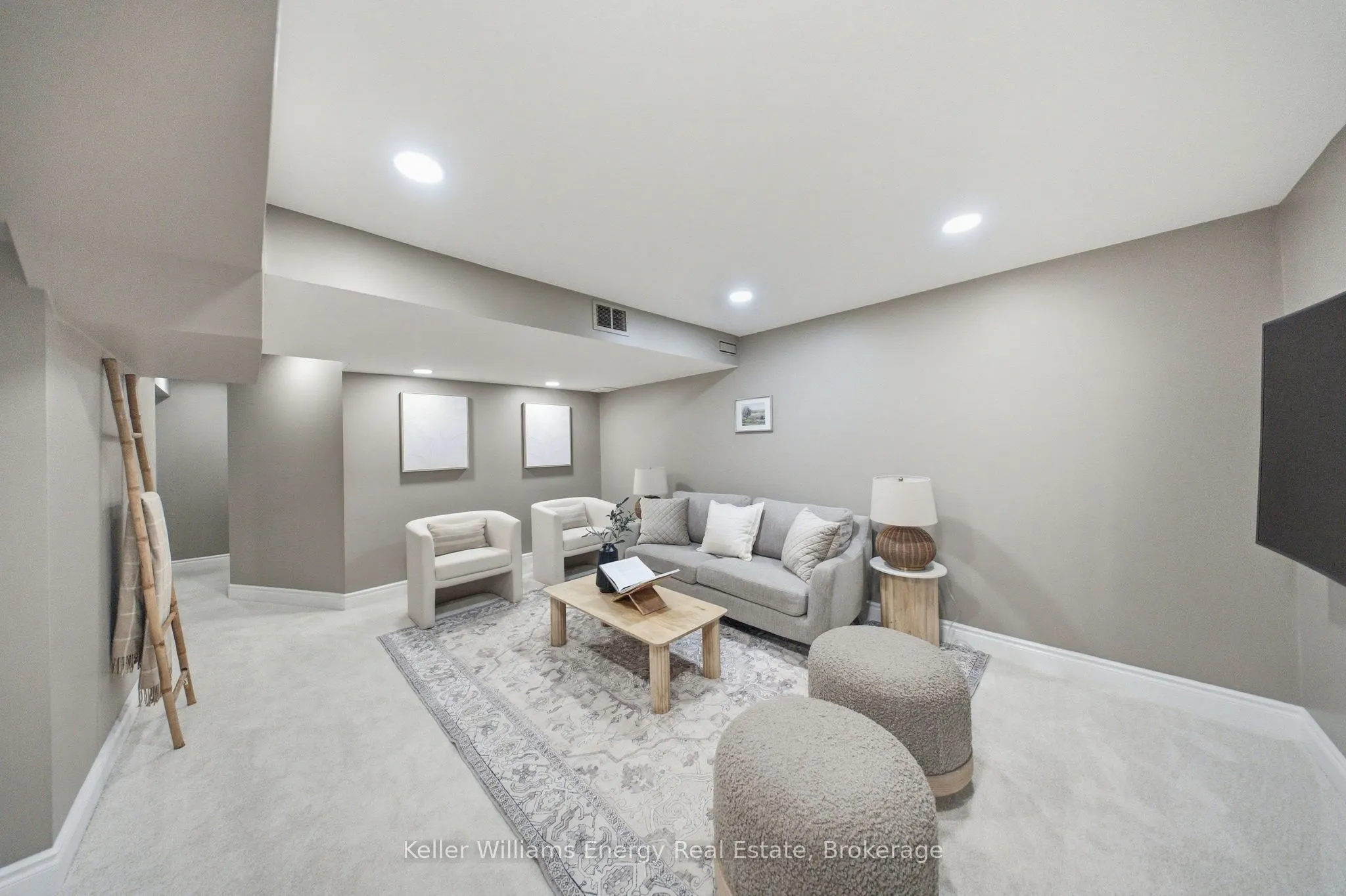 8 Holliman Lane
