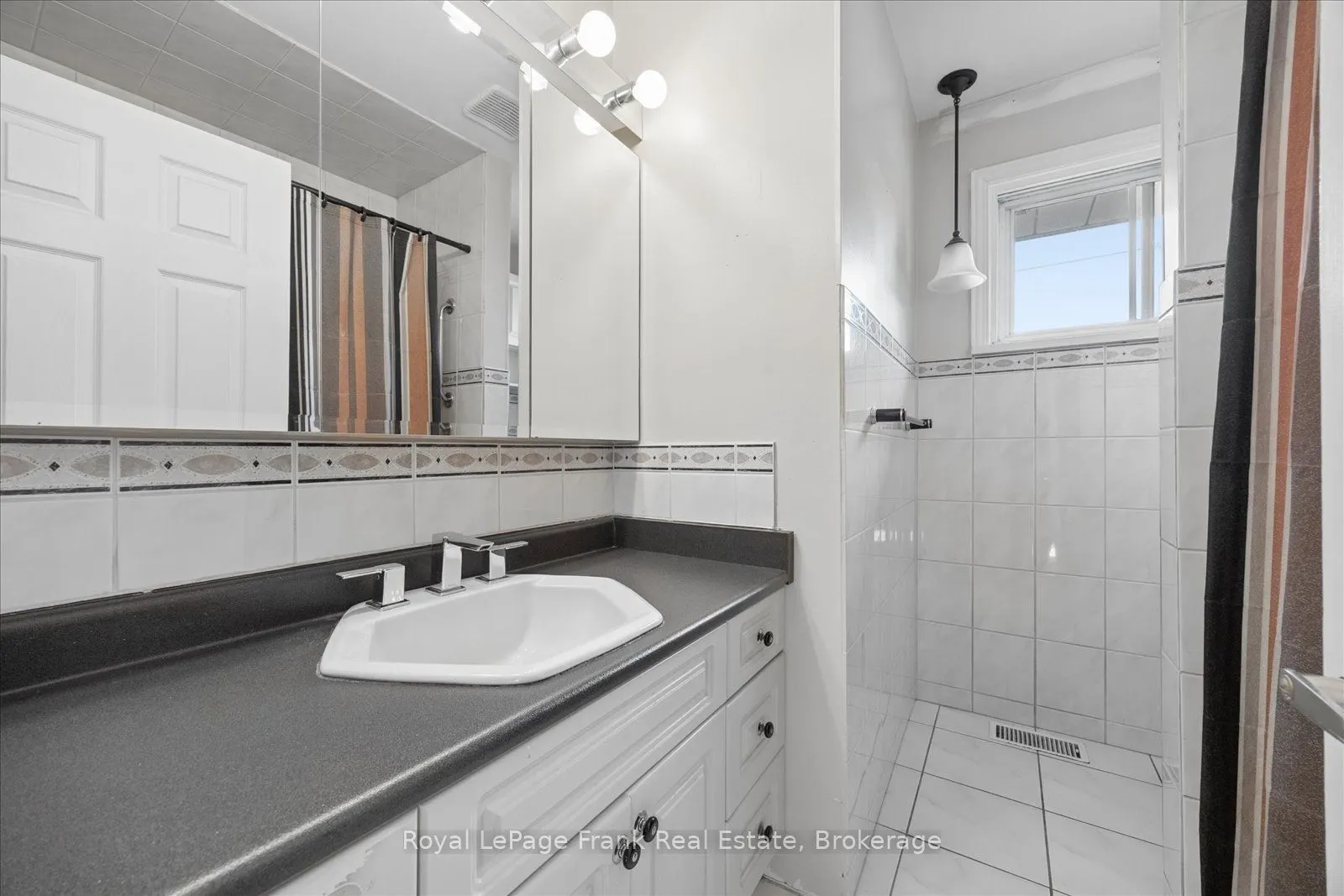 10 Sunicrest Boulevard