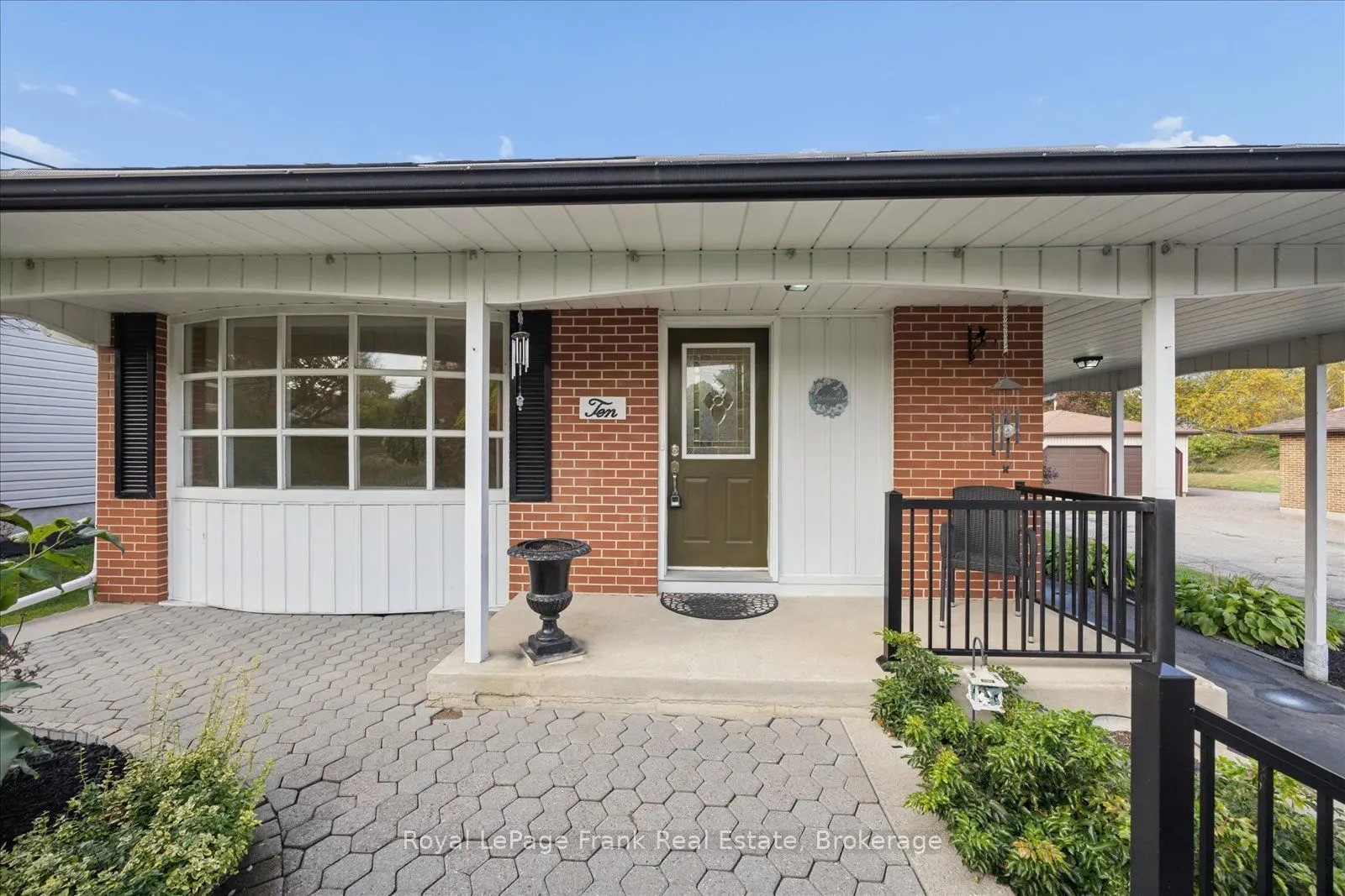 10 Sunicrest Boulevard