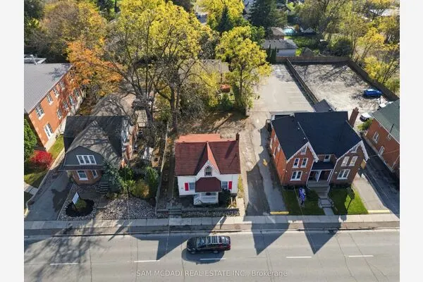 571 Kingston Road W