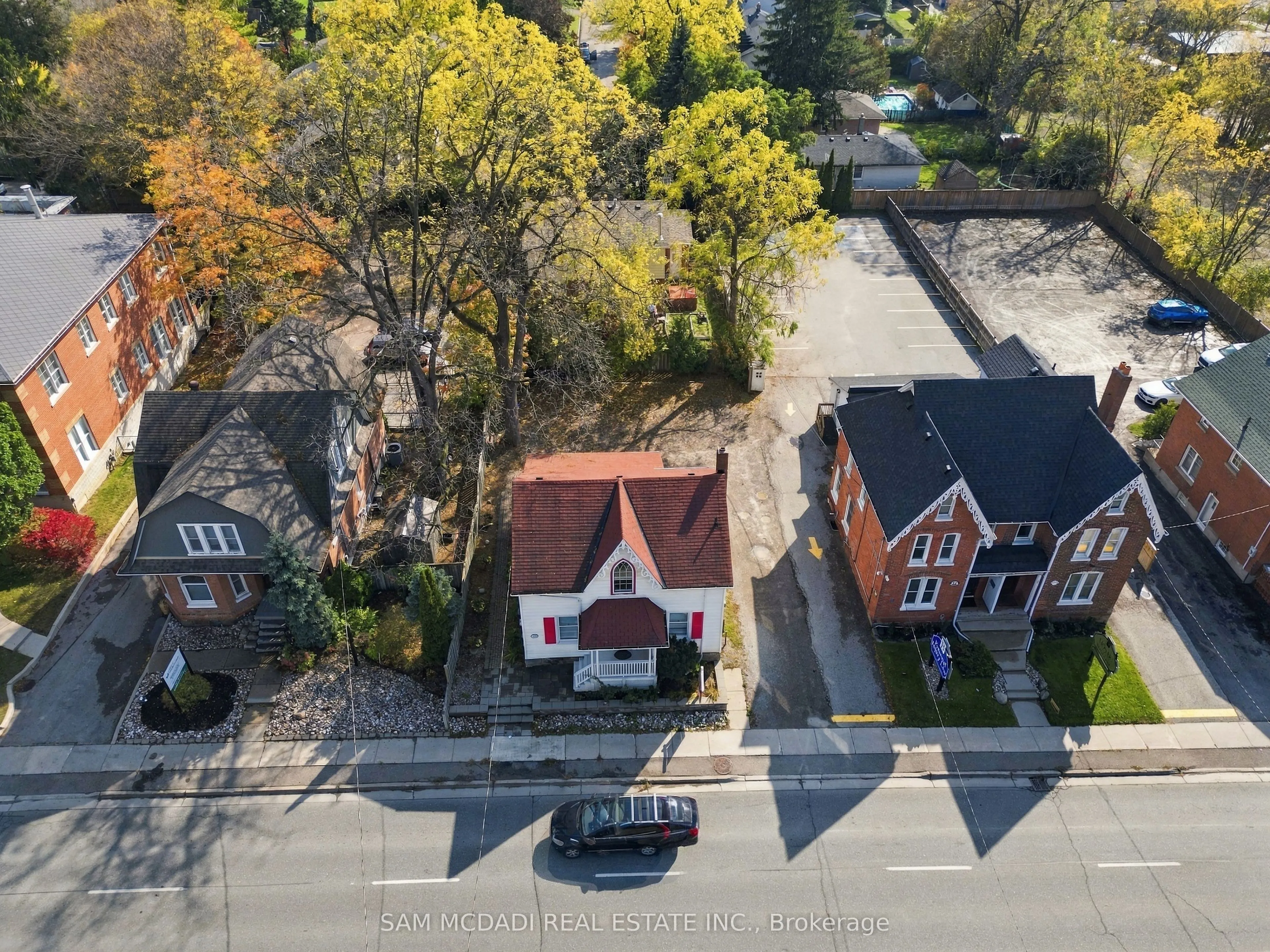 571 Kingston Road W