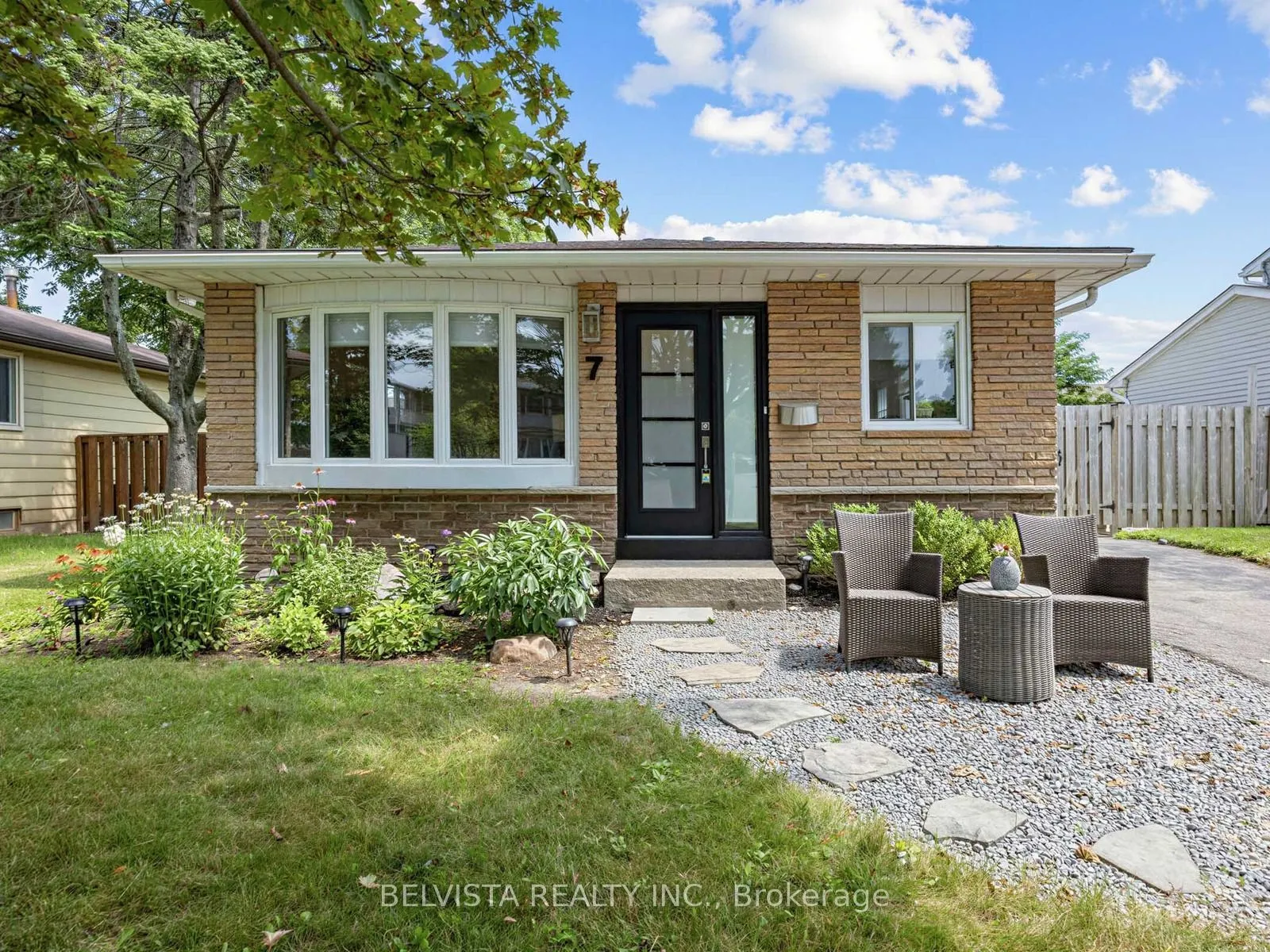 7 Agate Road