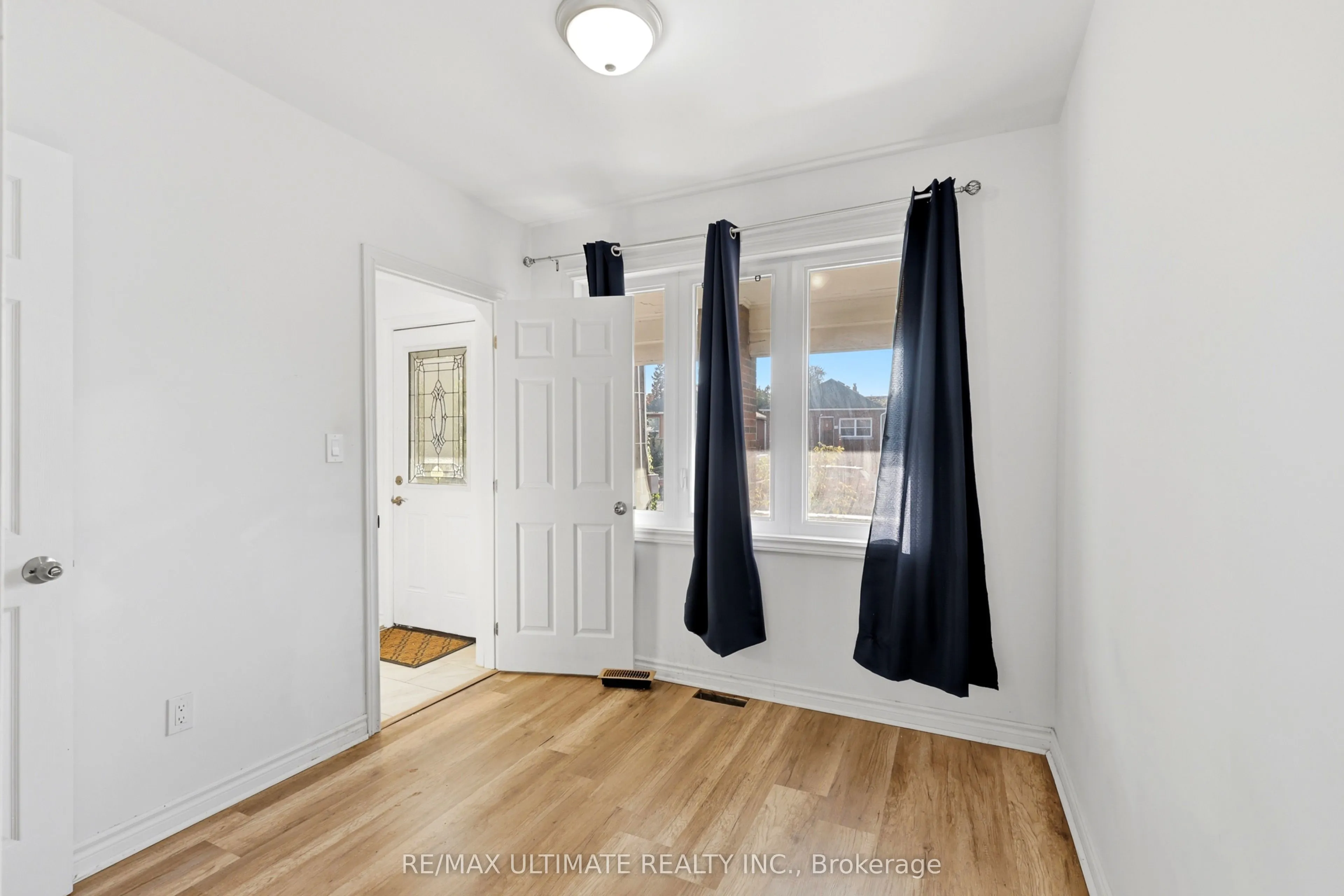 183 Ritson Road S