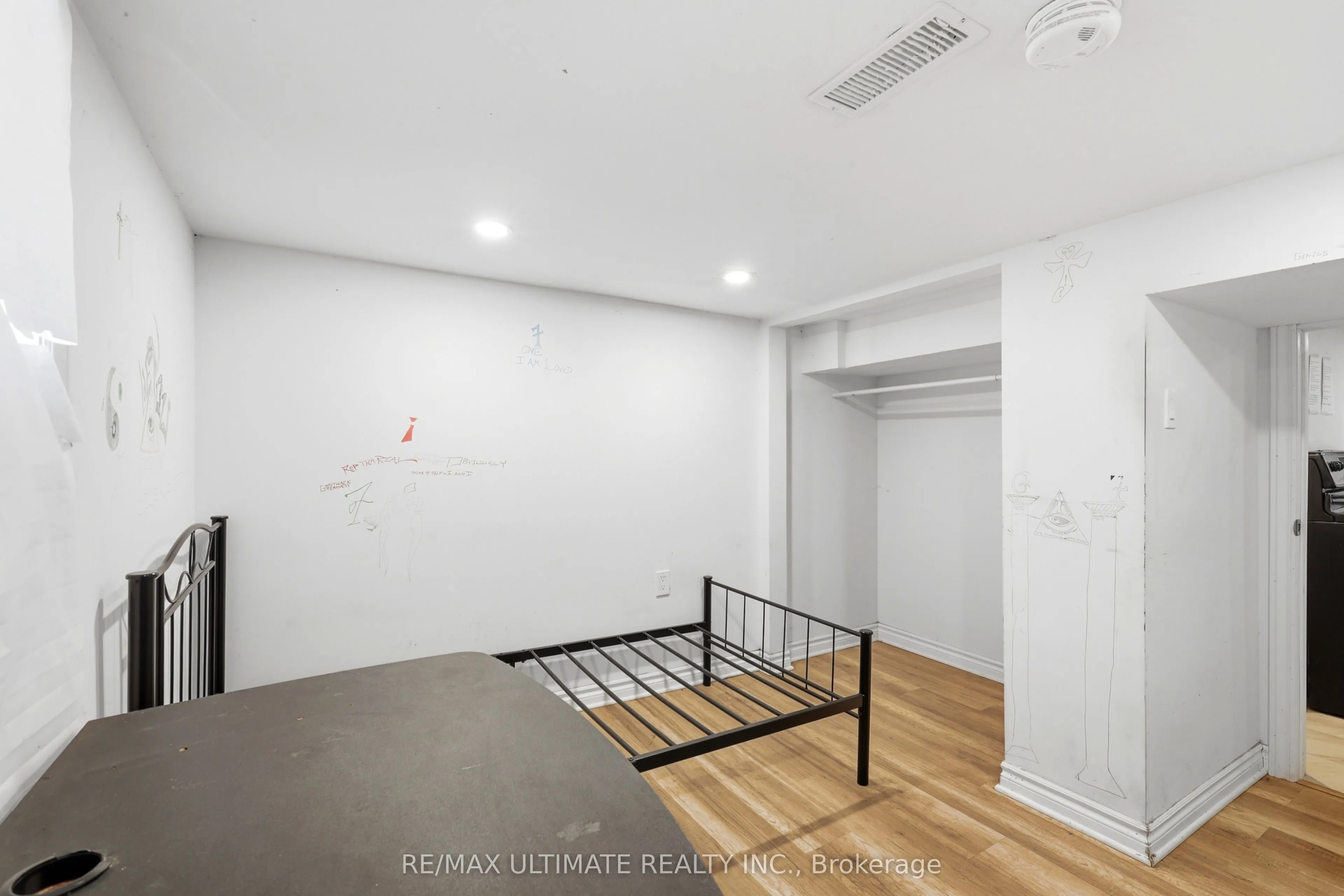 183 Ritson Road S