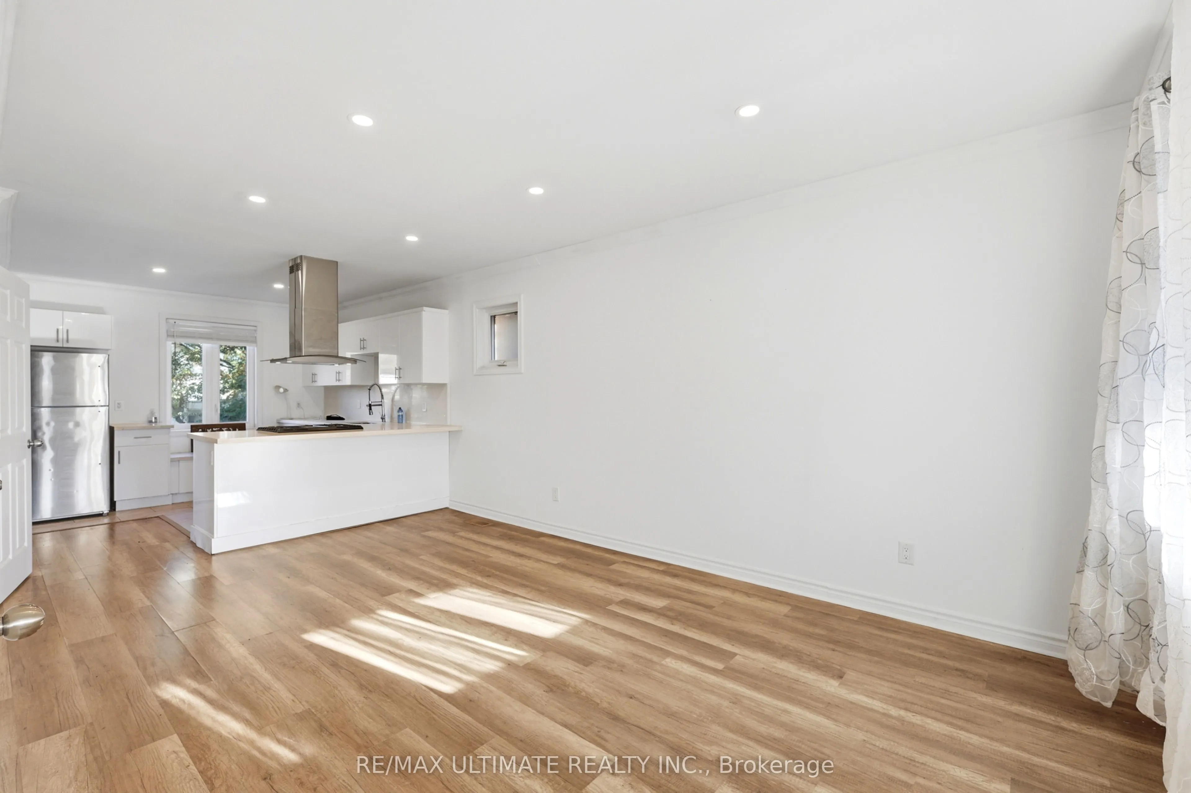 183 Ritson Road S