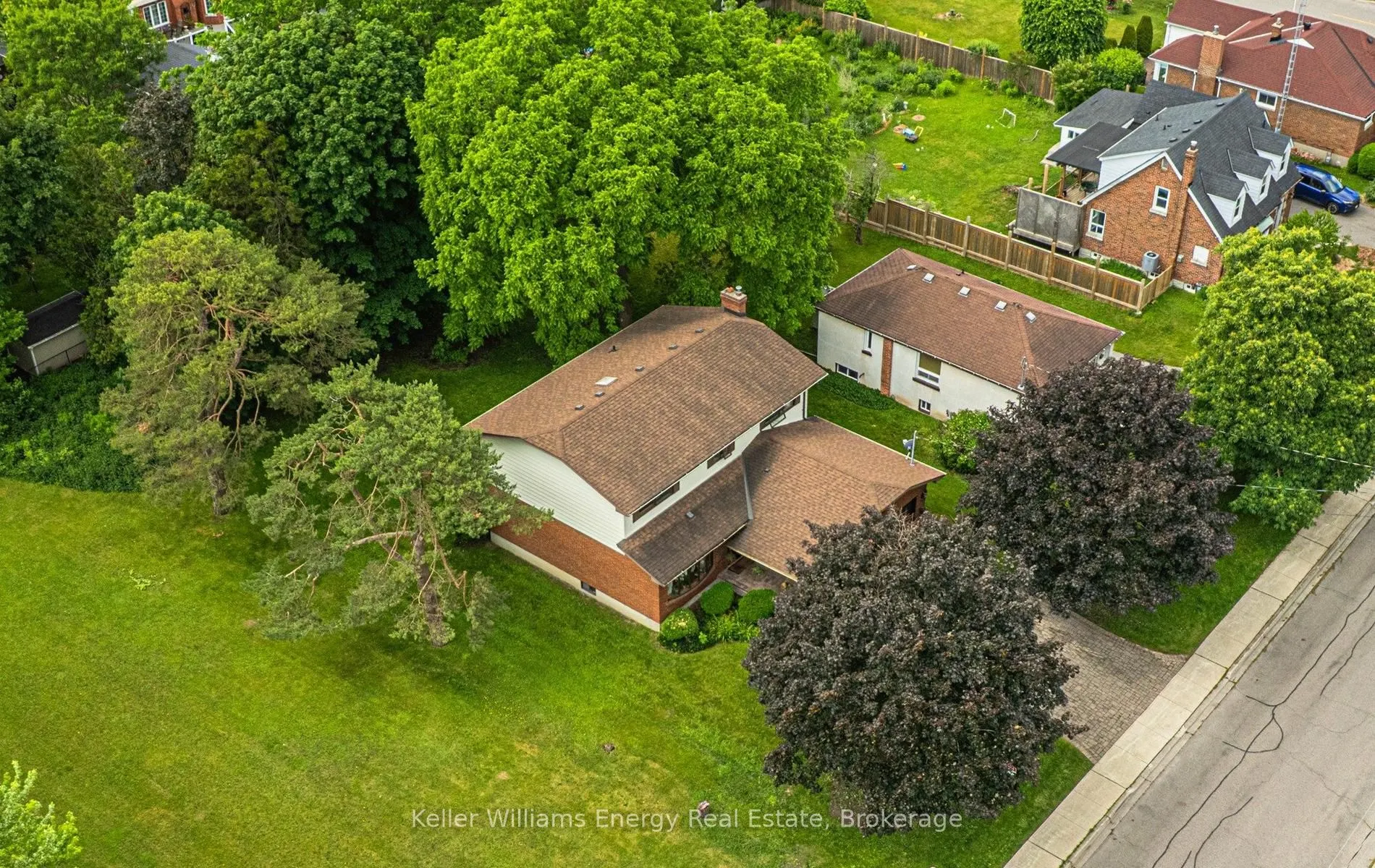 409 Gilbert Street E