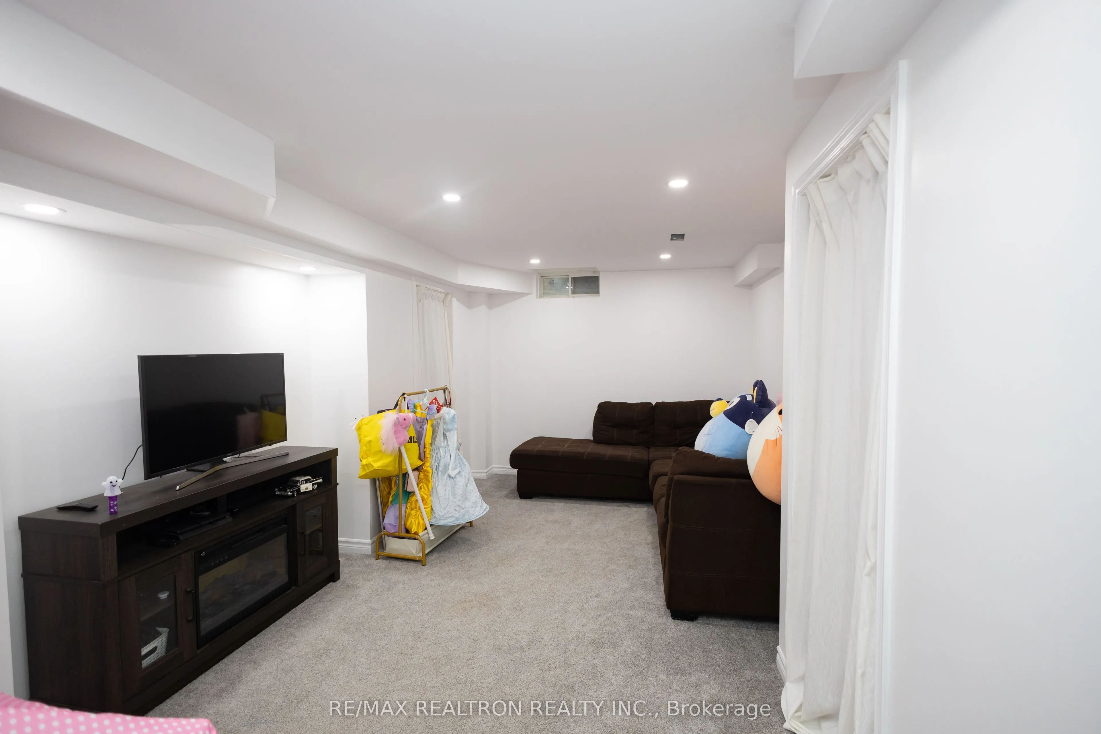 119 WILLIAM COWLES Drive