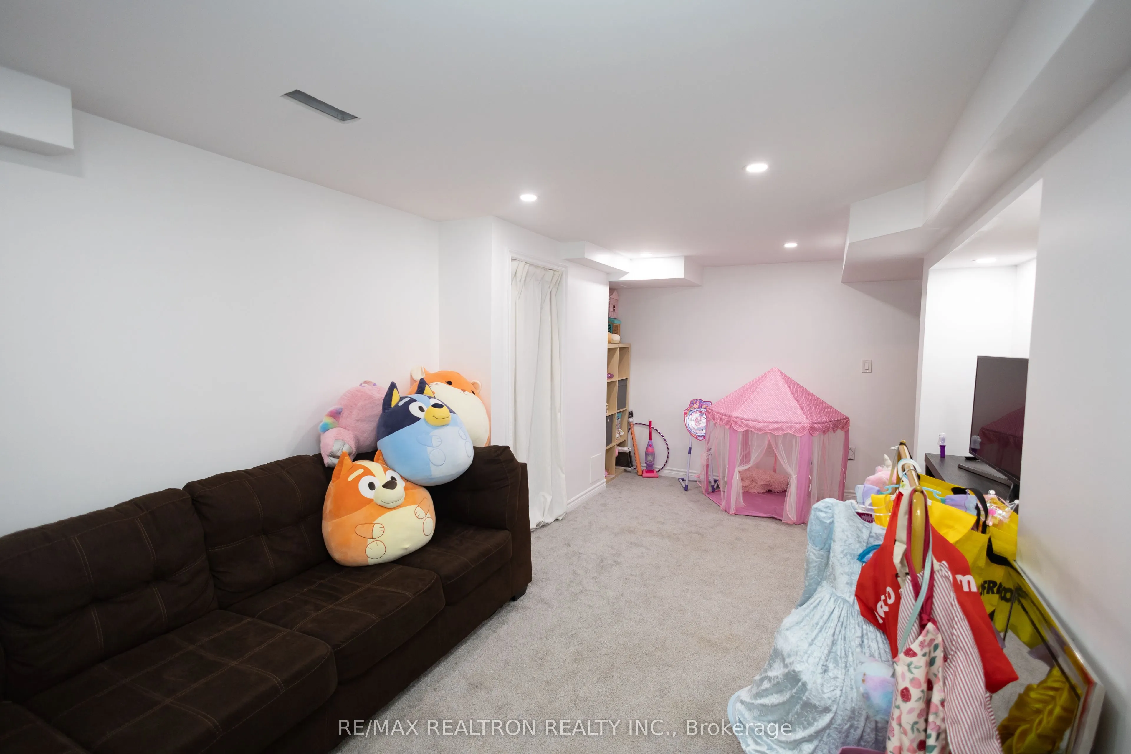 119 WILLIAM COWLES Drive