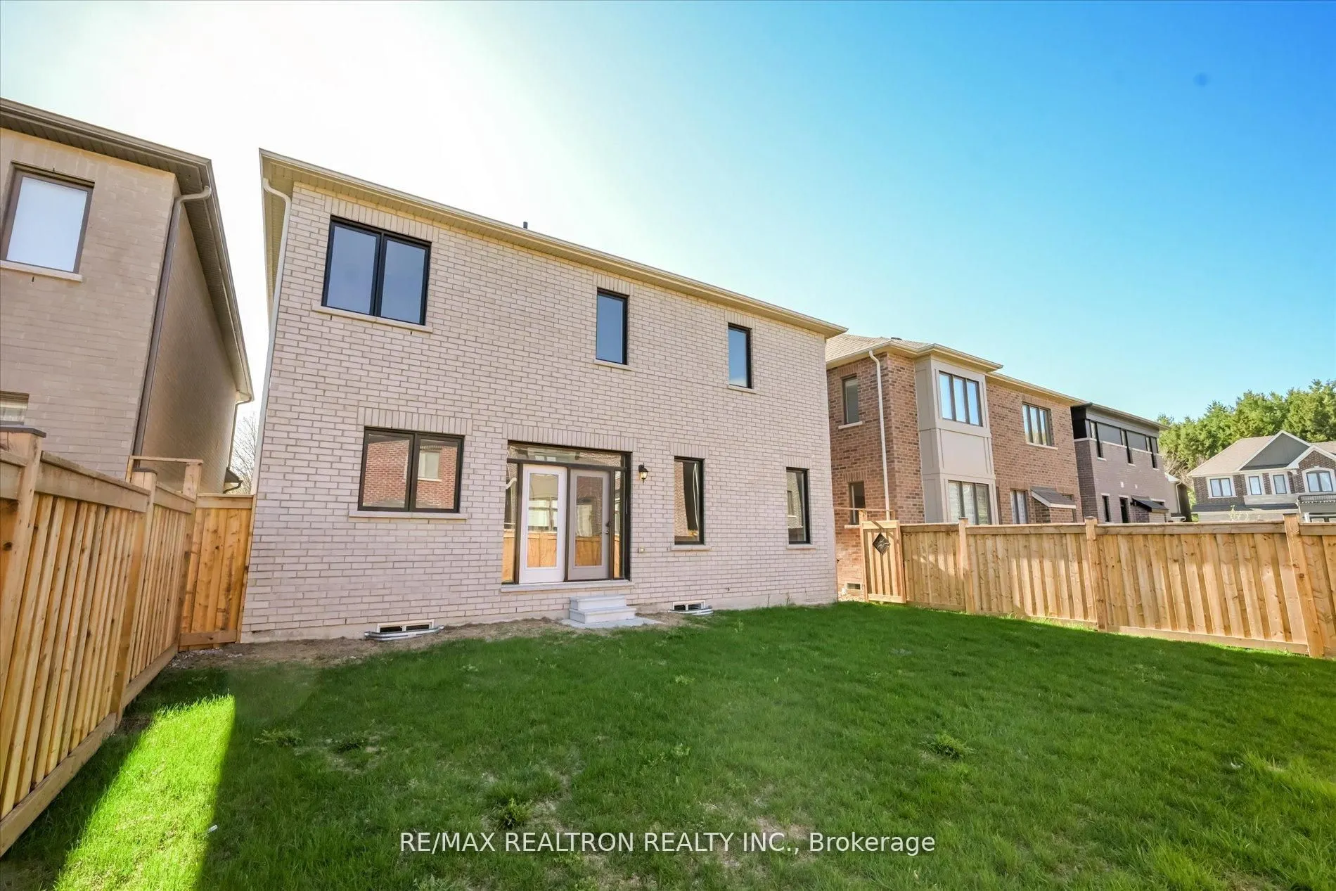 2858 Foxden Square