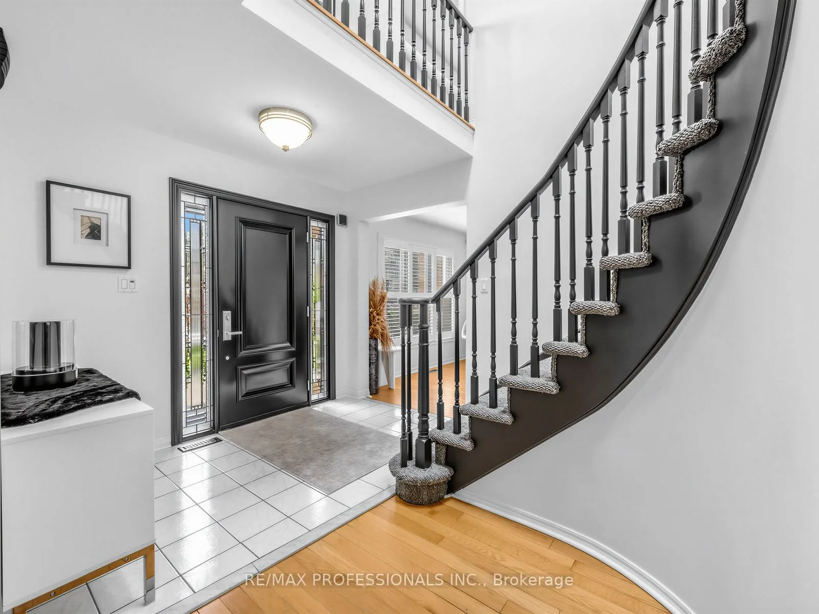1025 Moorelands Crescent