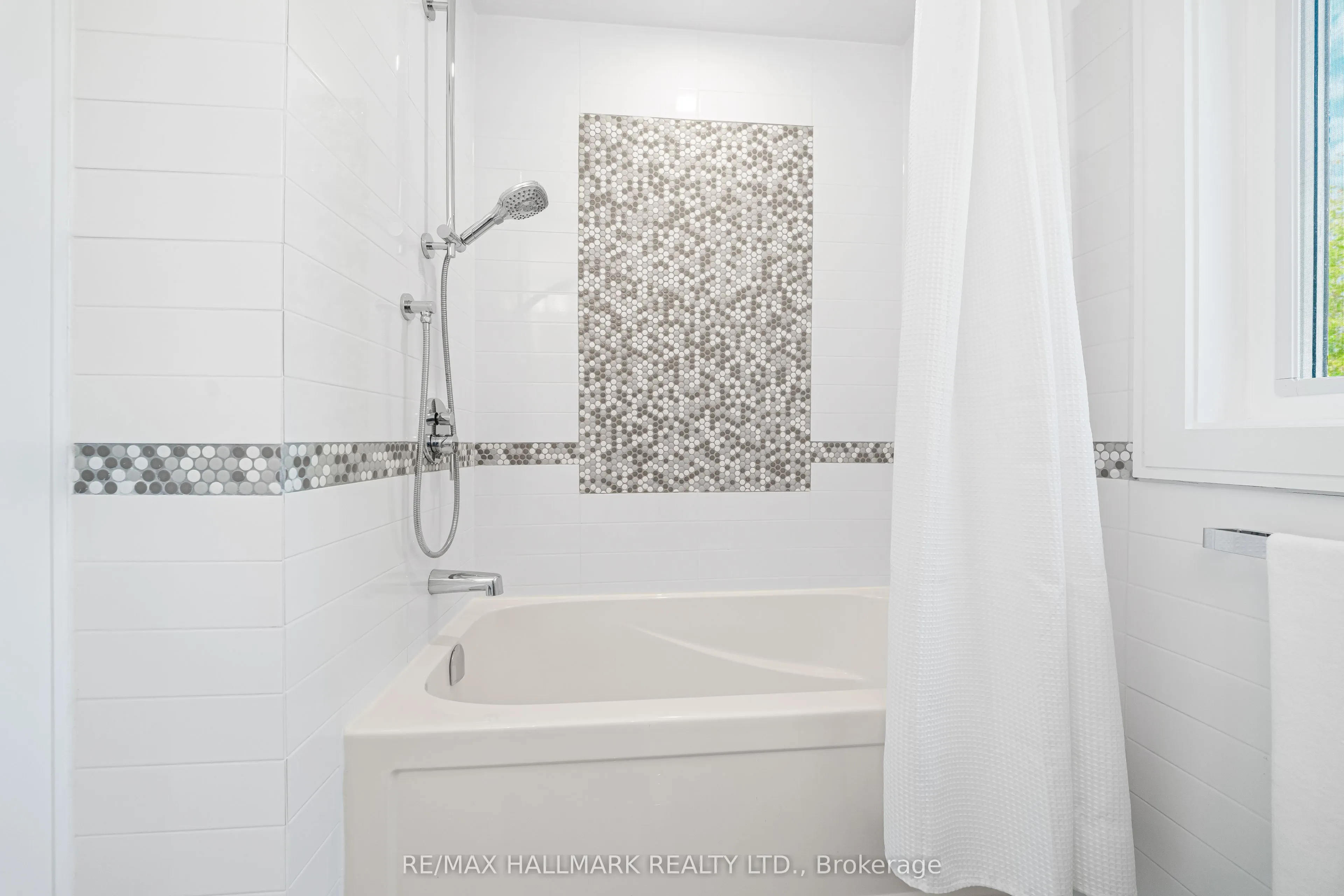 9B Linton Avenue S