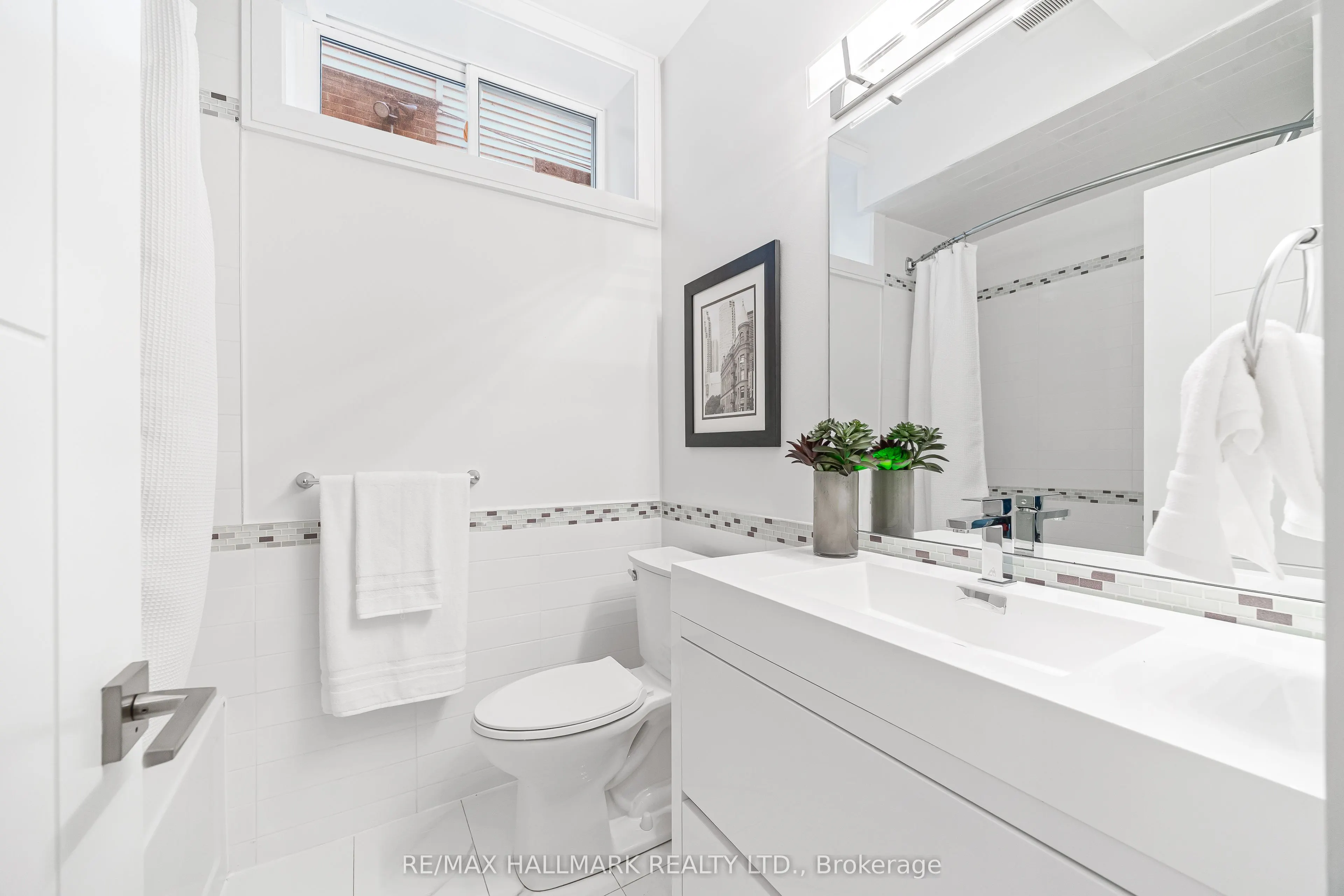 9B Linton Avenue S