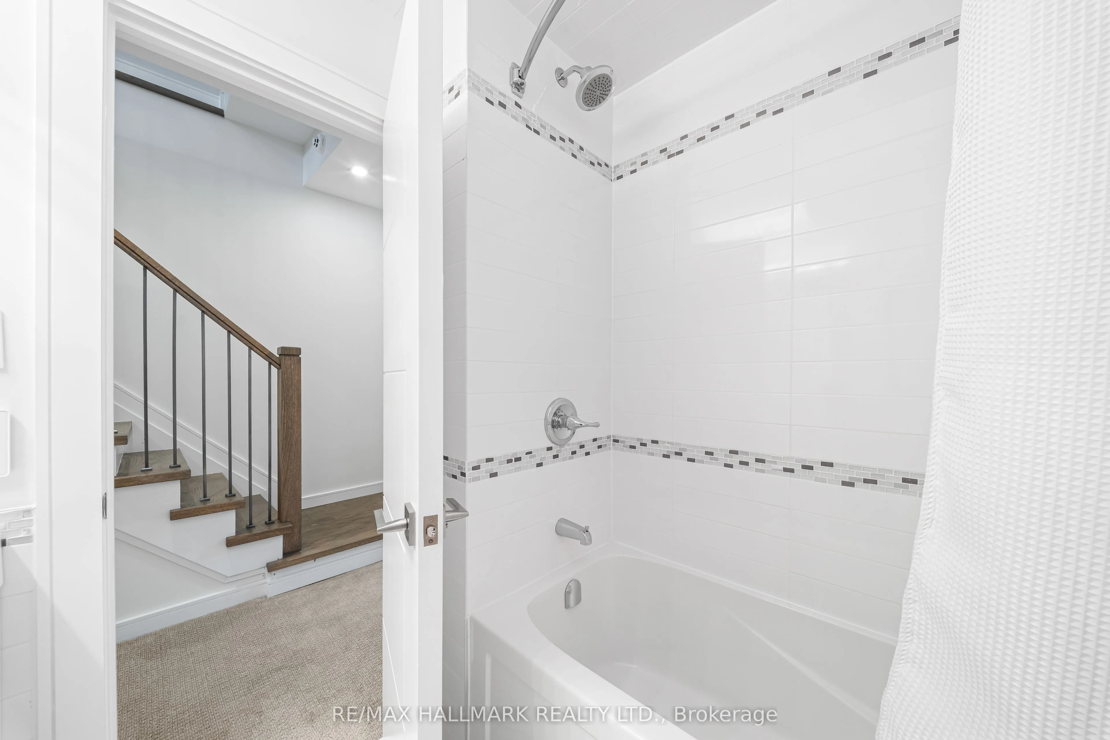 9B Linton Avenue S