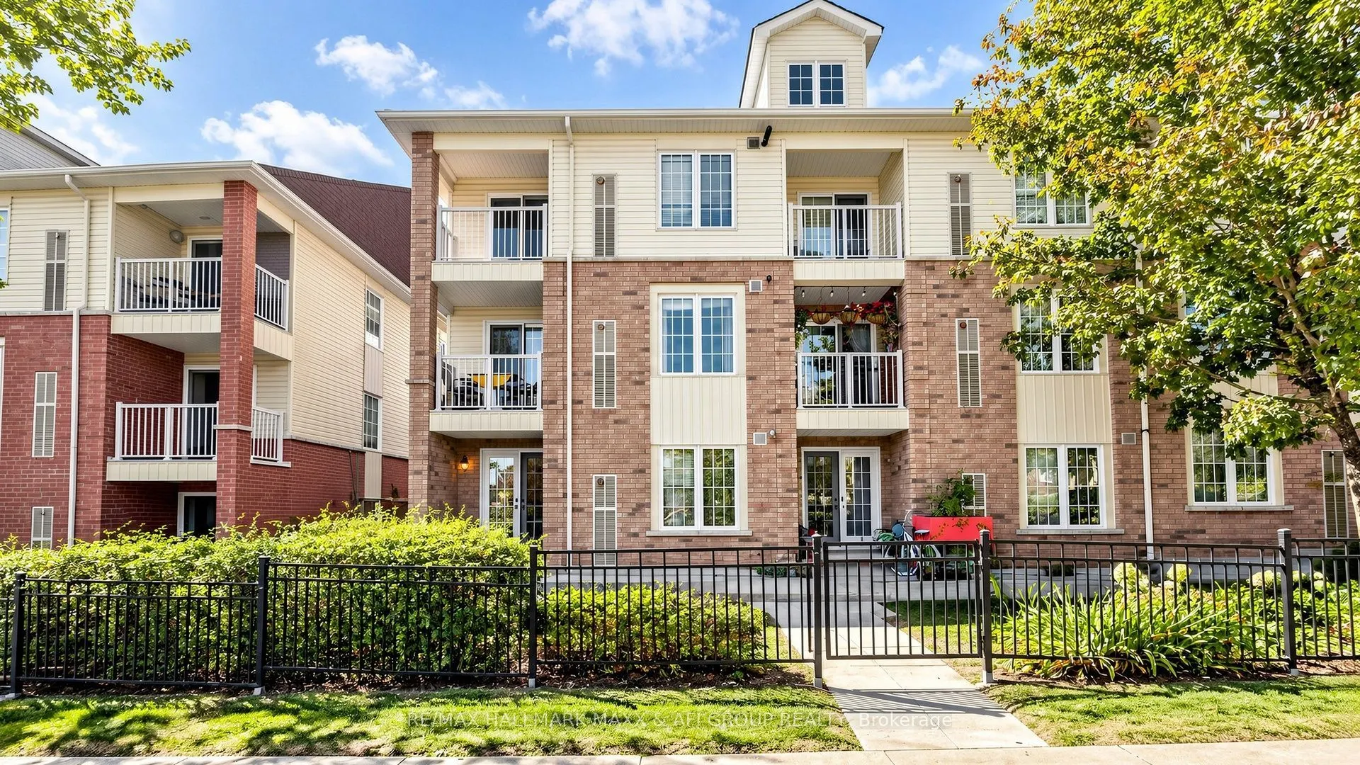 92 Petra Way #2