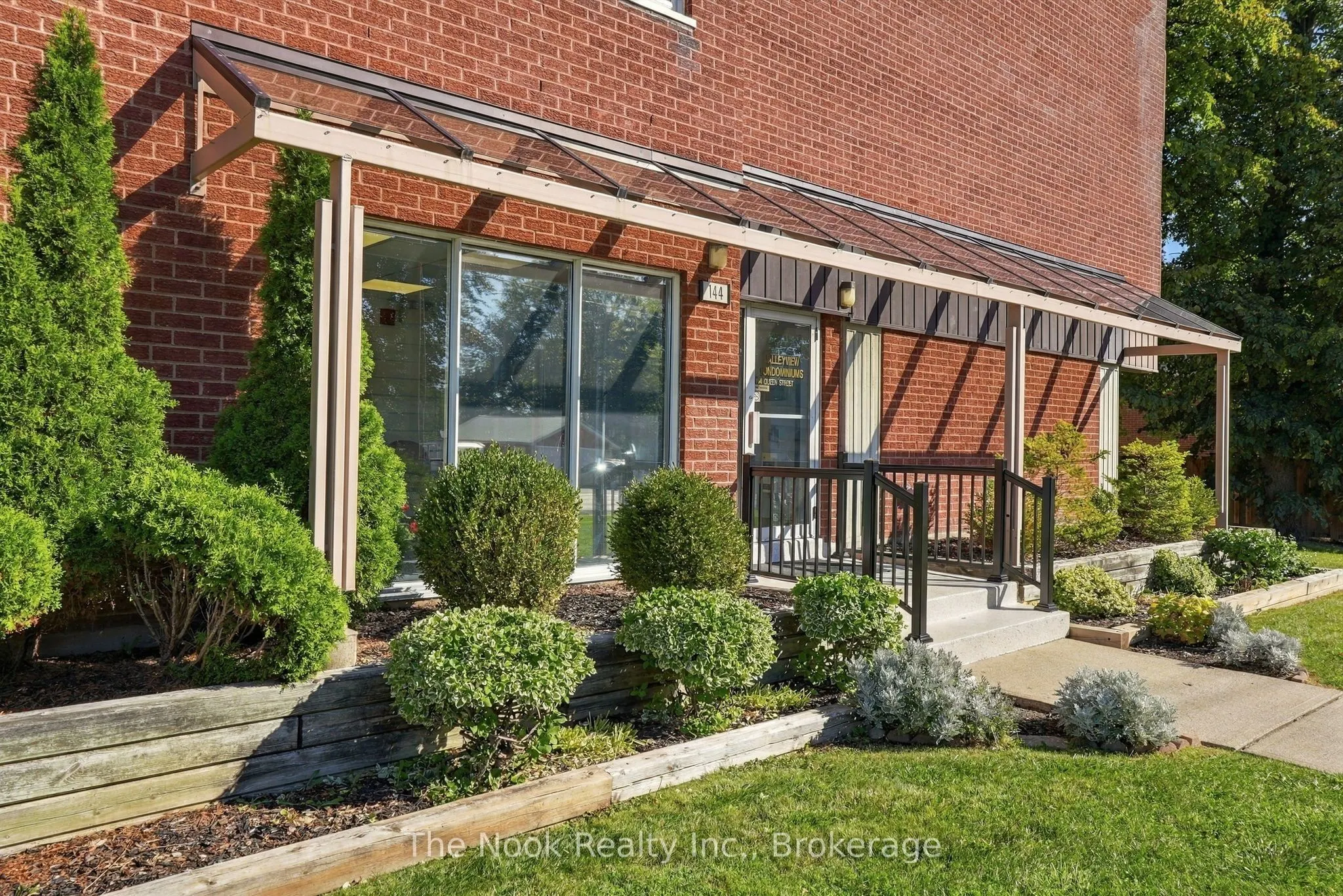 144 Queen Street #507