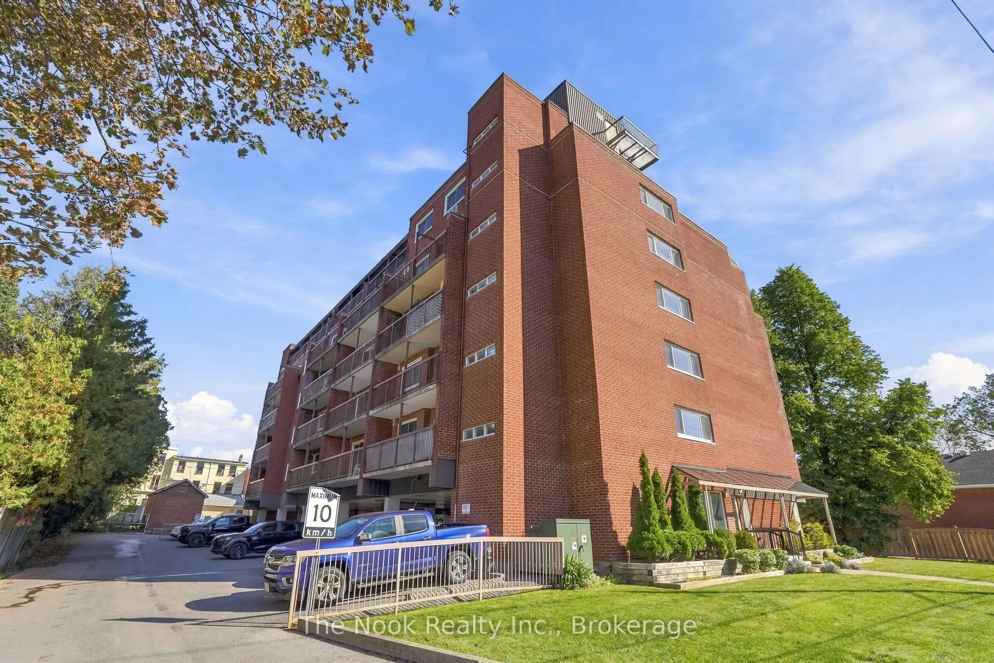 144 Queen Street #507
