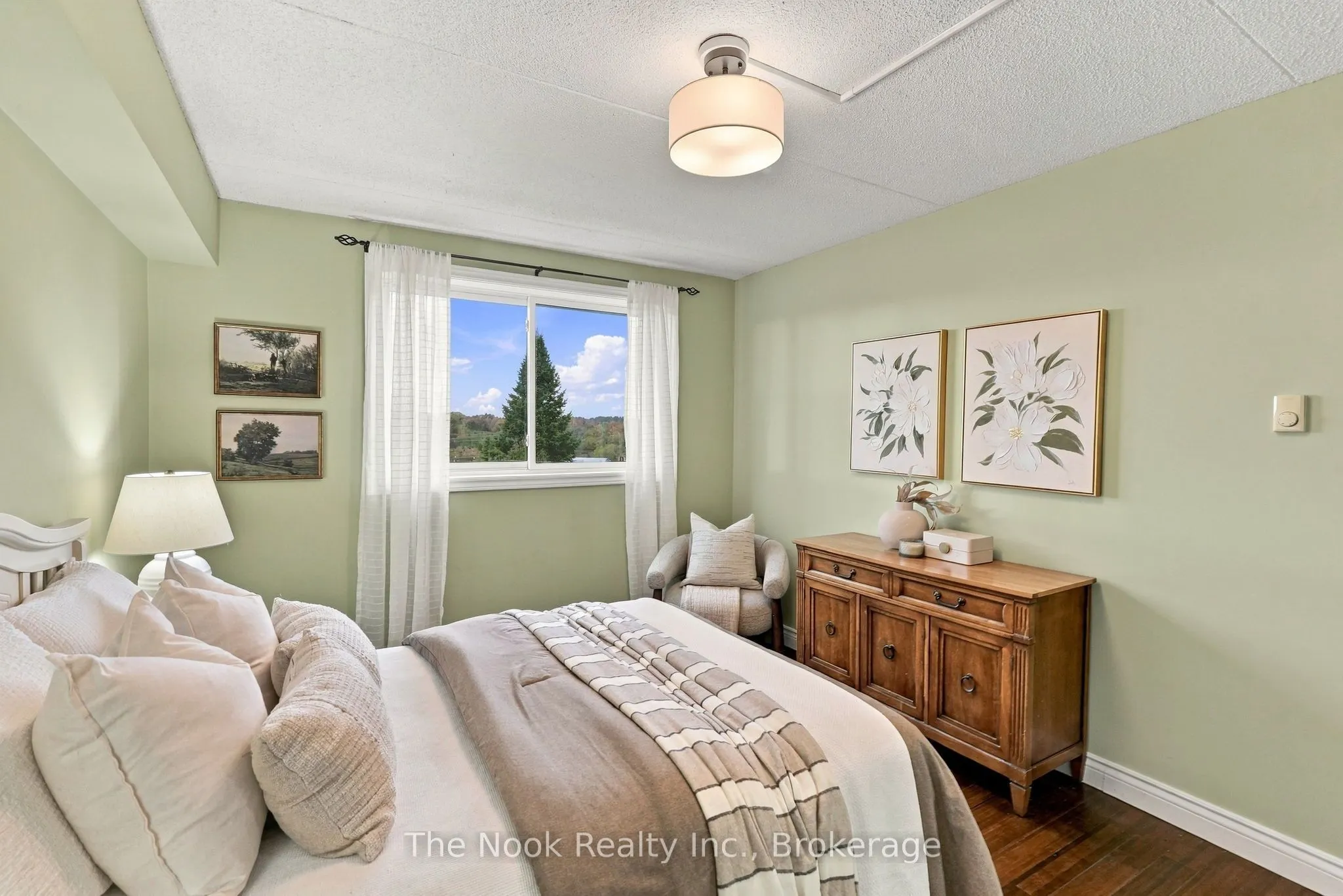 144 Queen Street #507