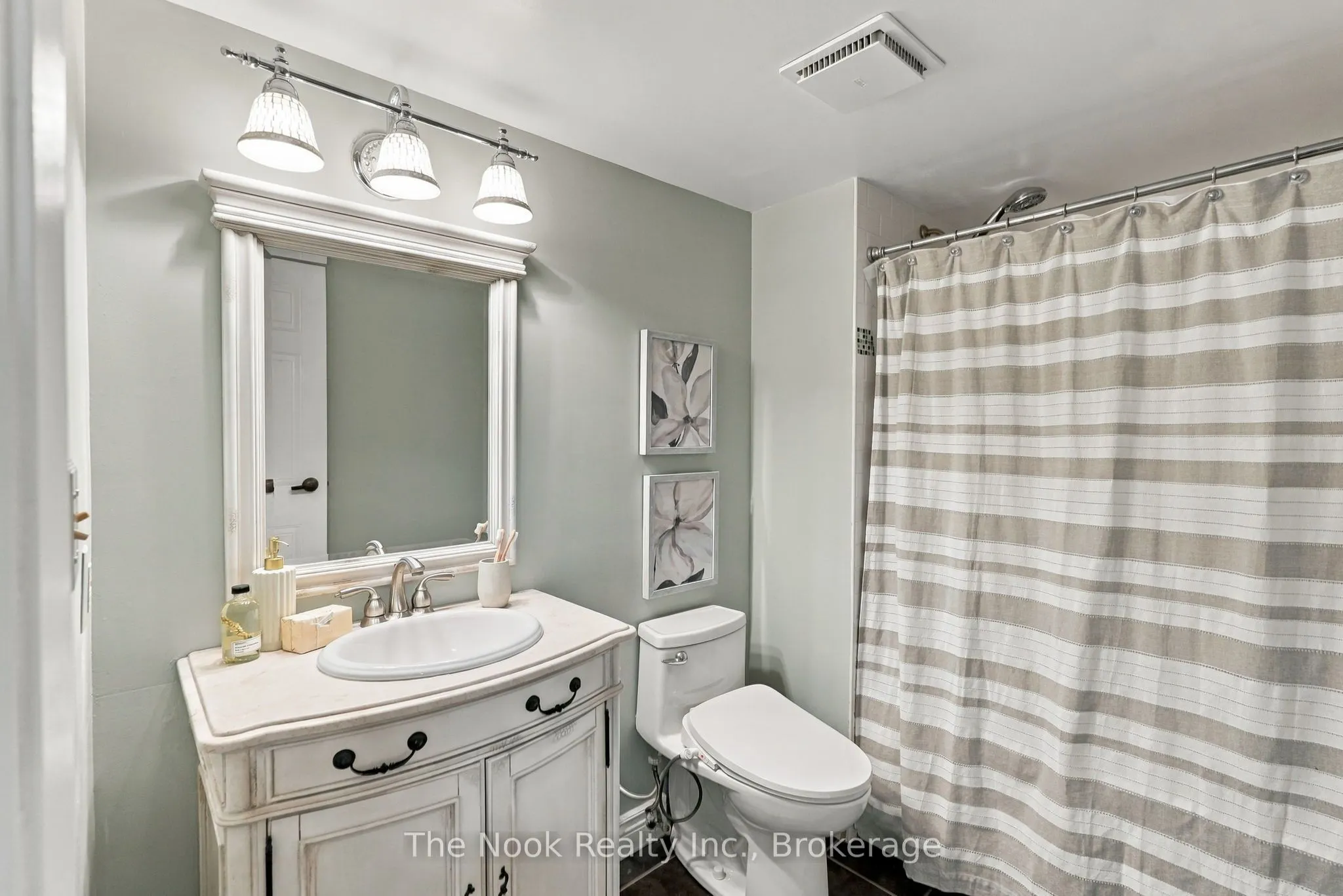 144 Queen Street #507