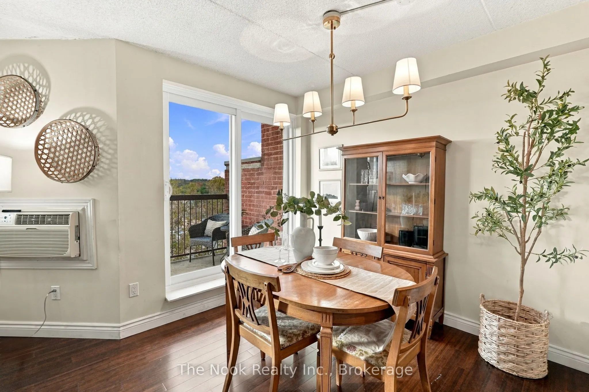 144 Queen Street #507