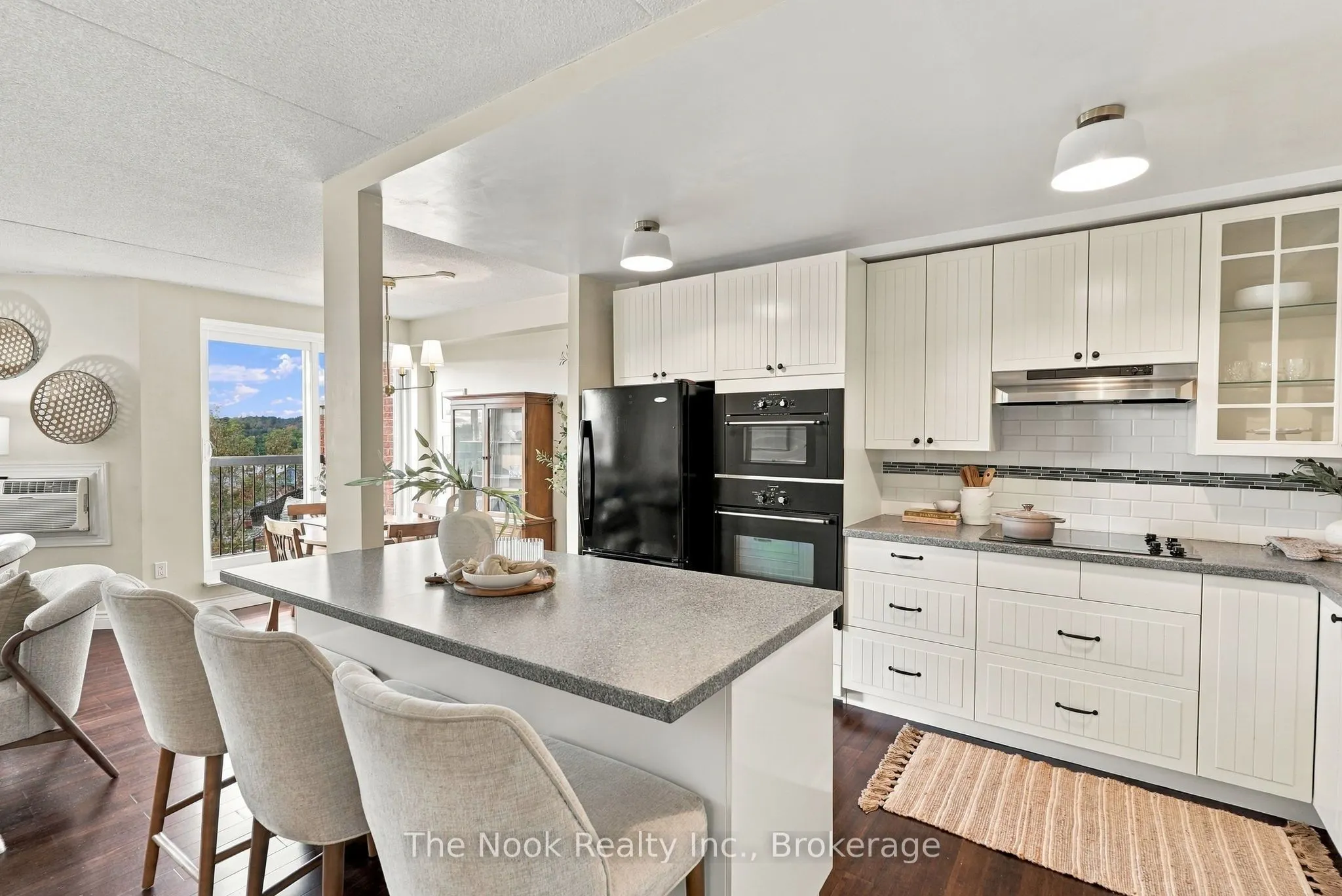 144 Queen Street #507