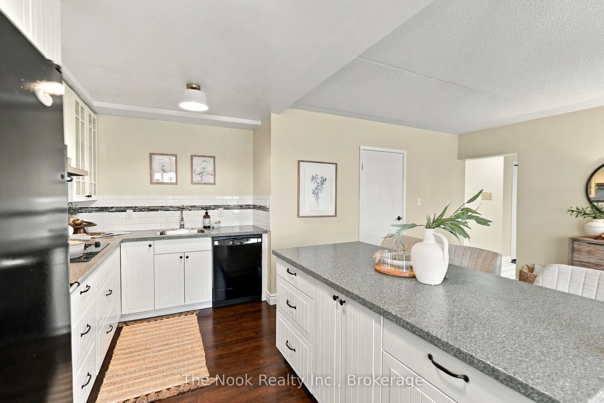 144 Queen Street #507