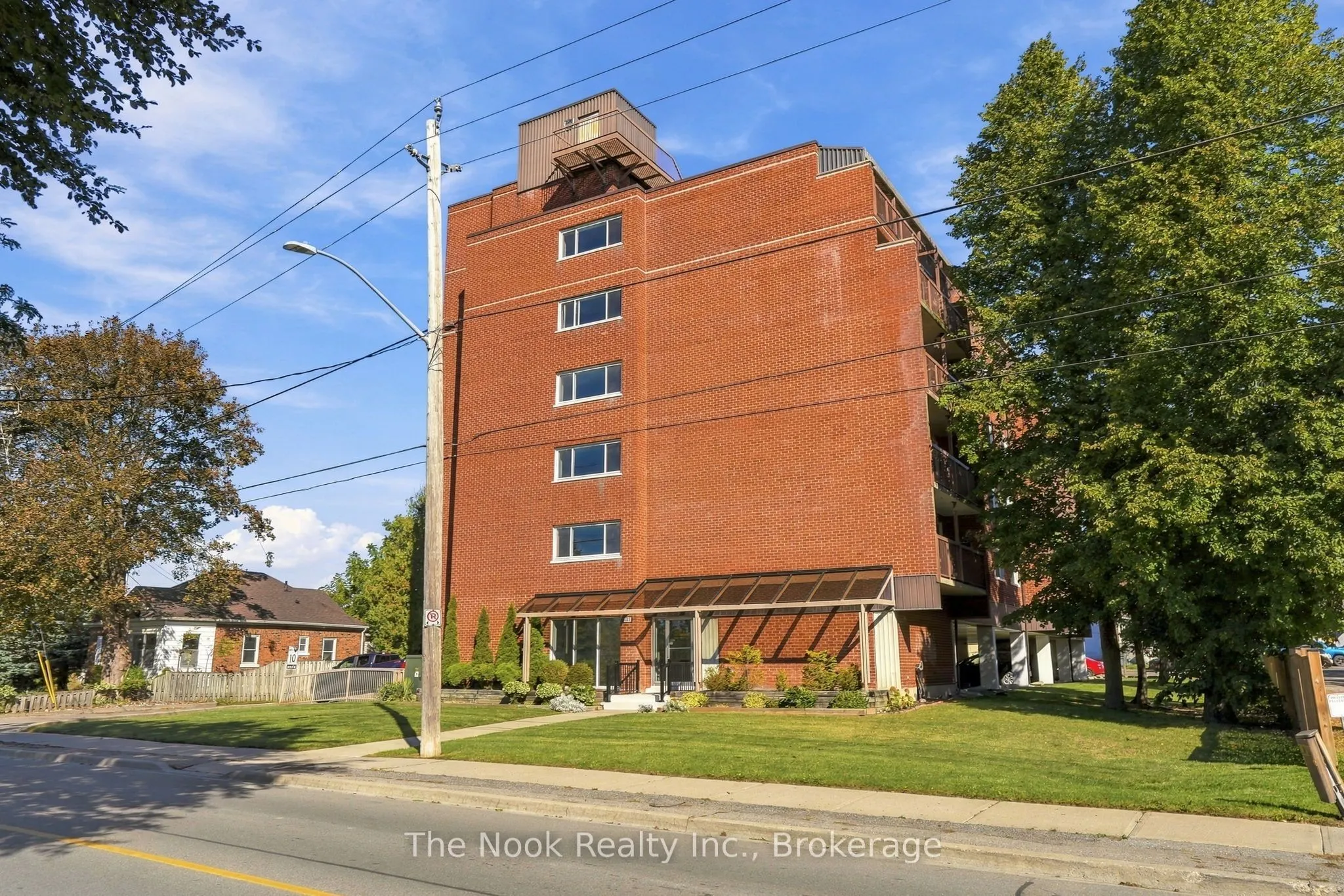 144 Queen Street #507