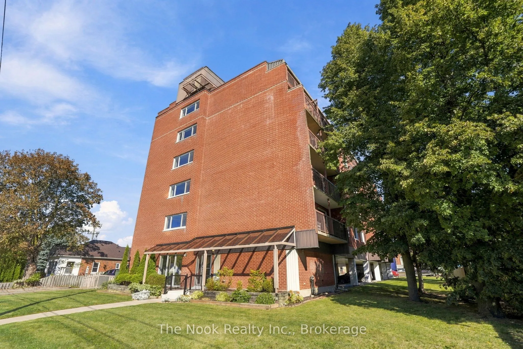 144 Queen Street #507