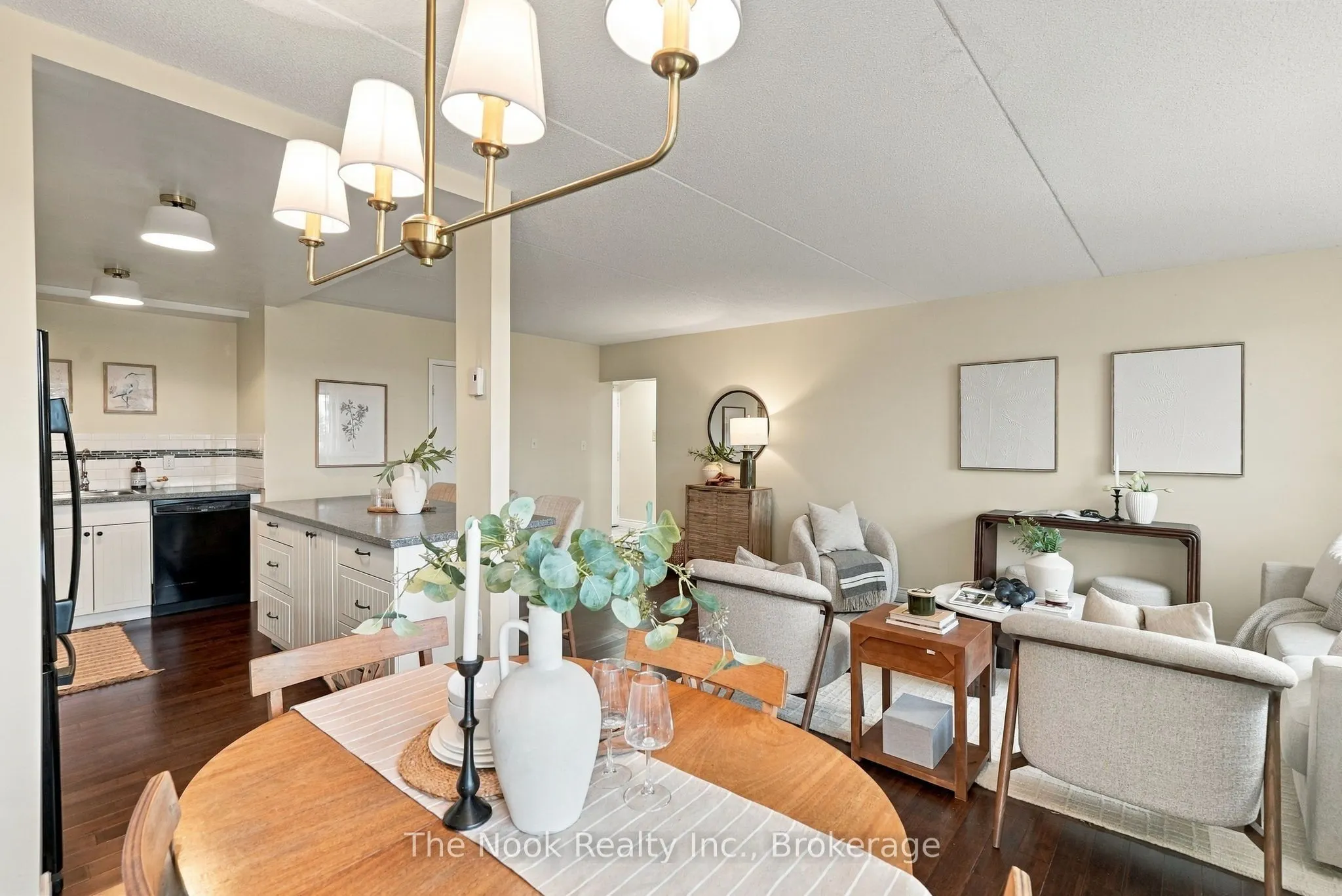 144 Queen Street #507