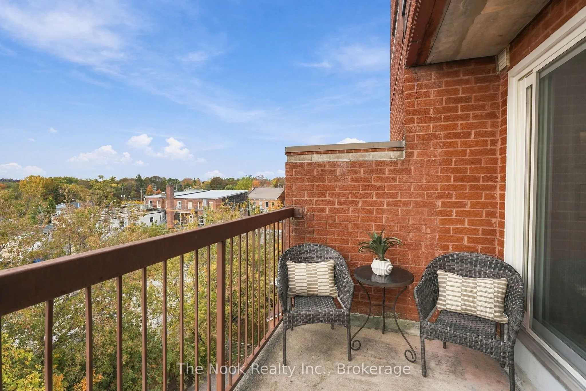 144 Queen Street #507