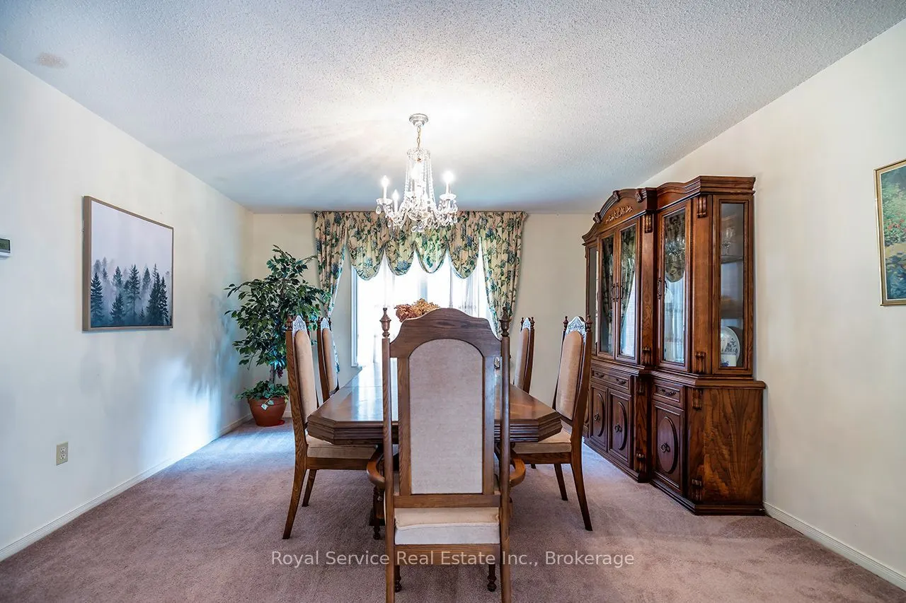 516 Palmtree Crescent