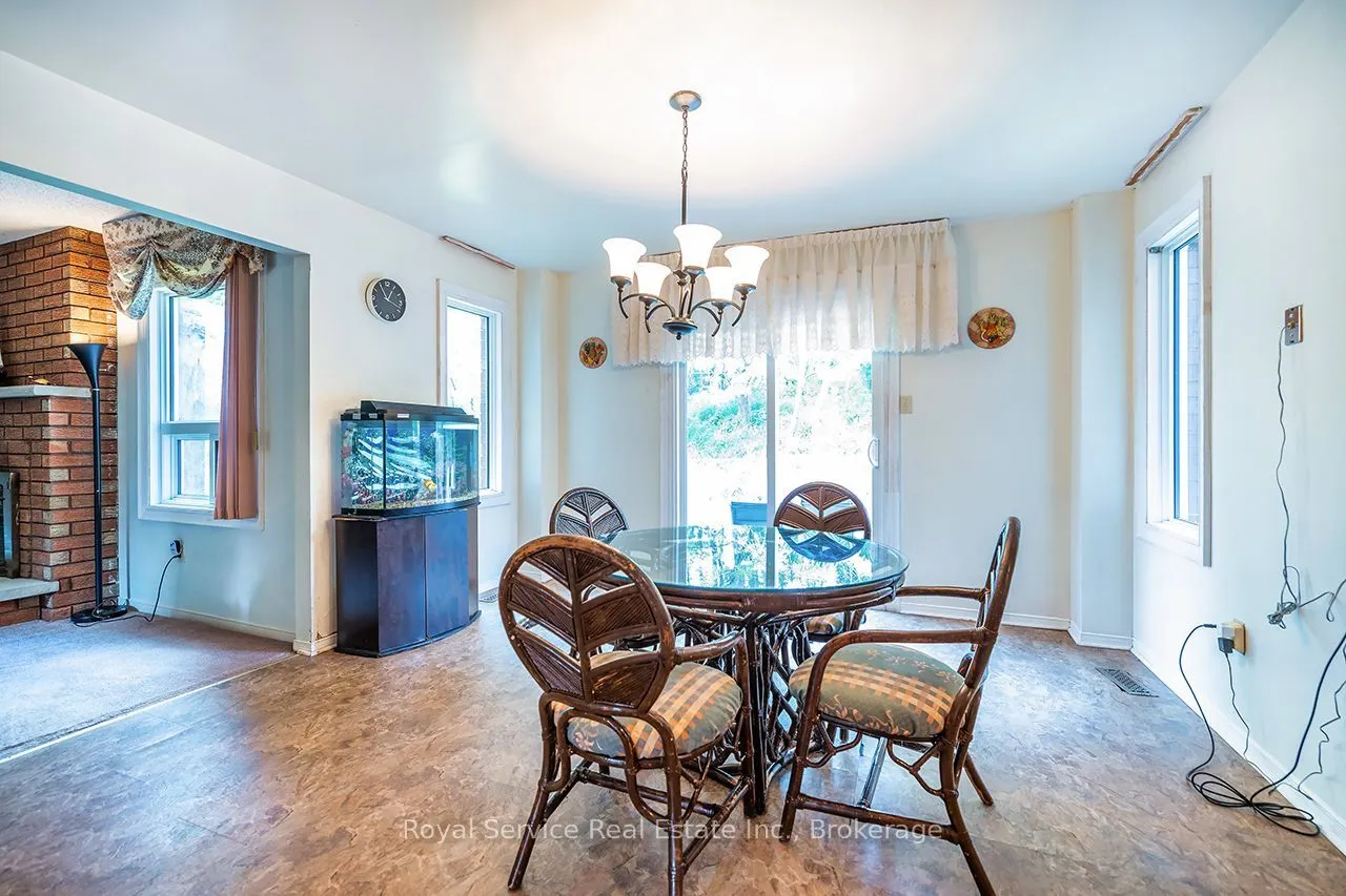 516 Palmtree Crescent