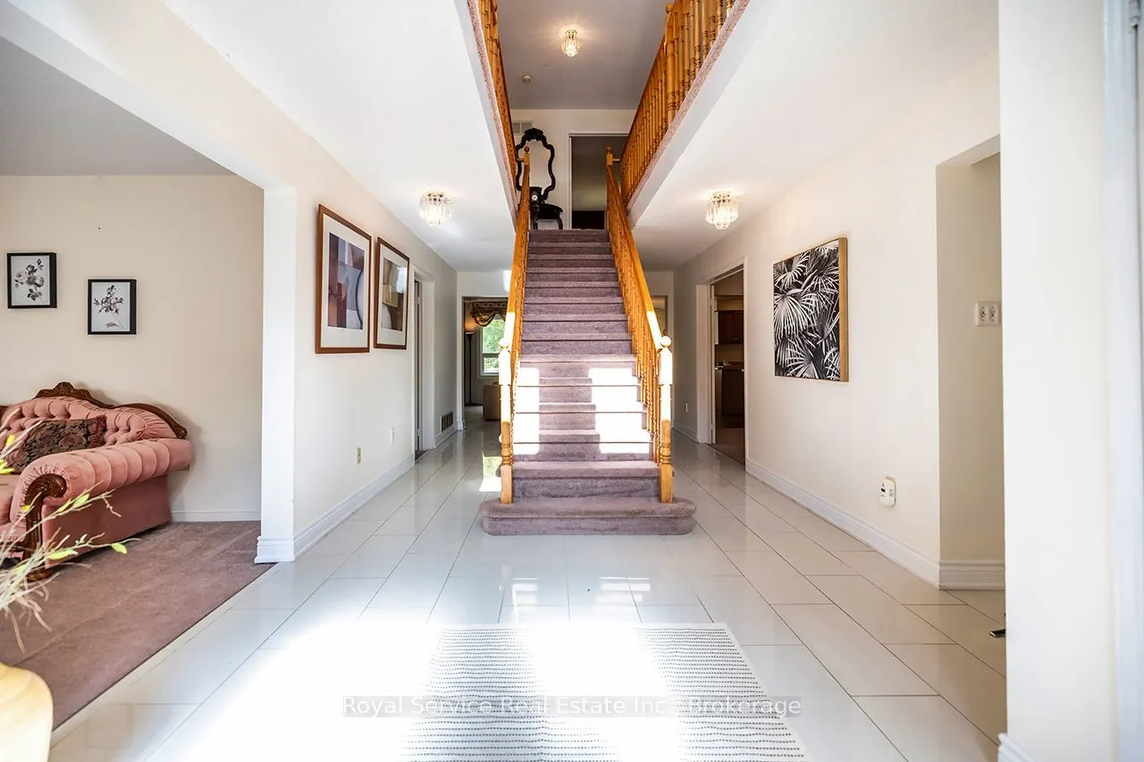 516 Palmtree Crescent