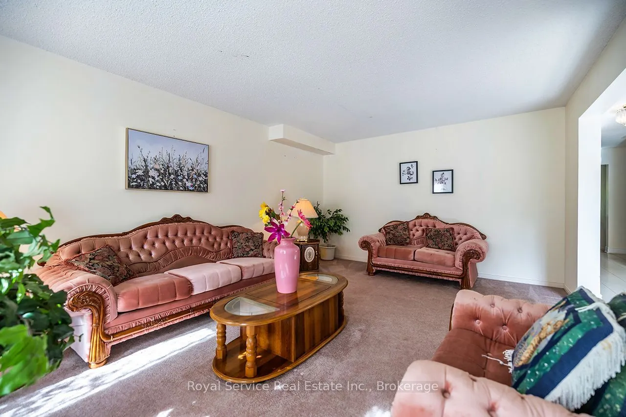 516 Palmtree Crescent