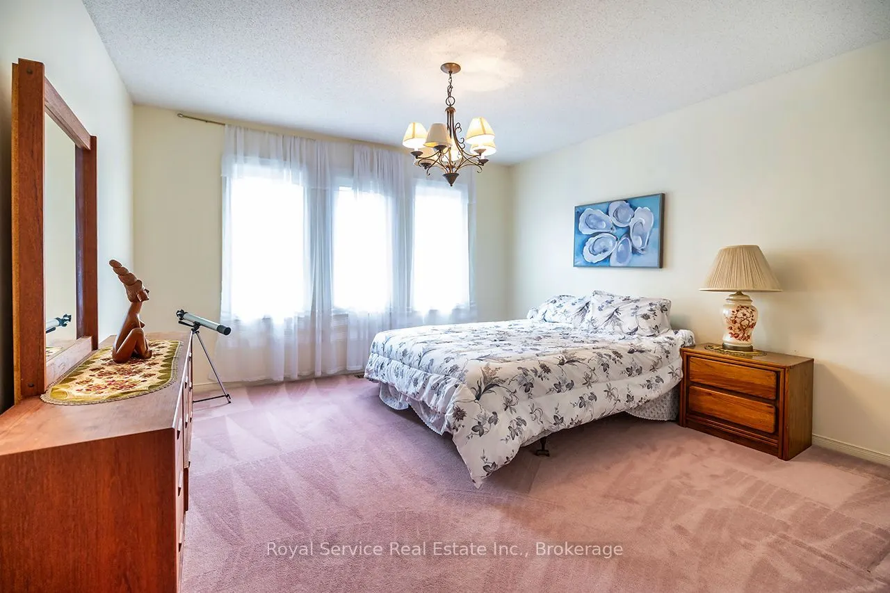 516 Palmtree Crescent