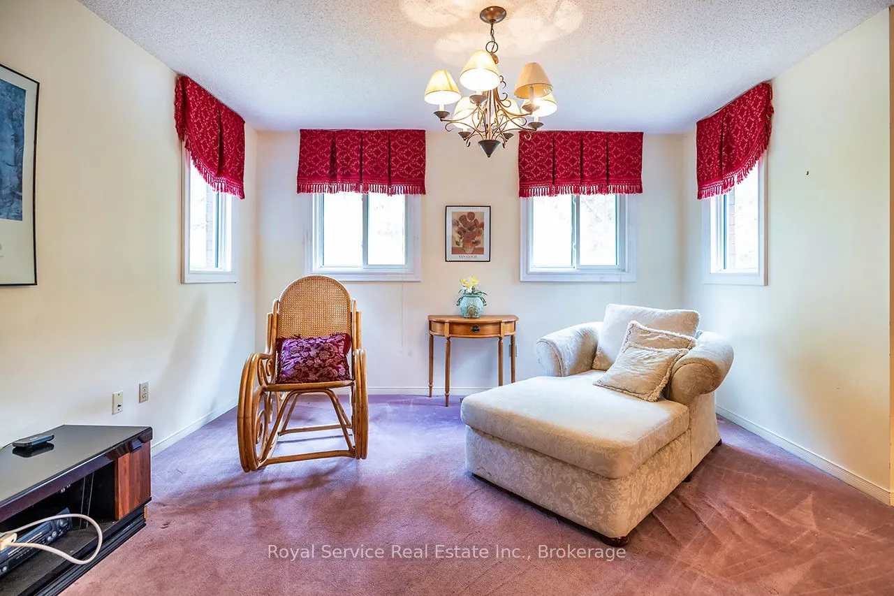 516 Palmtree Crescent