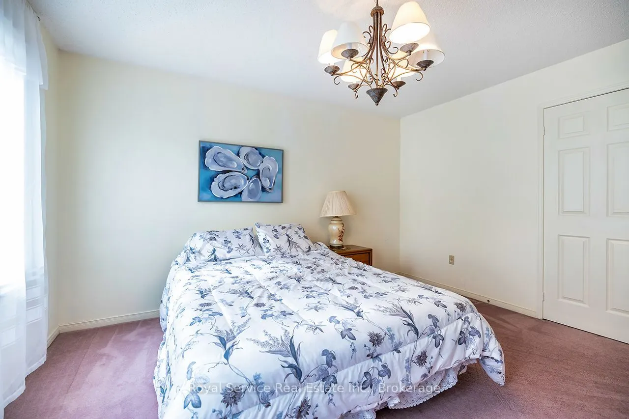 516 Palmtree Crescent