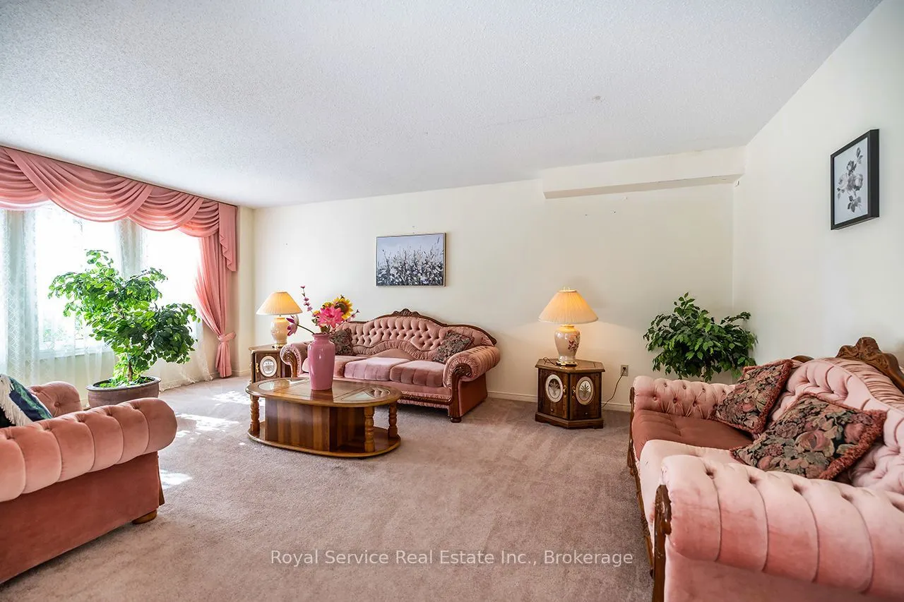 516 Palmtree Crescent