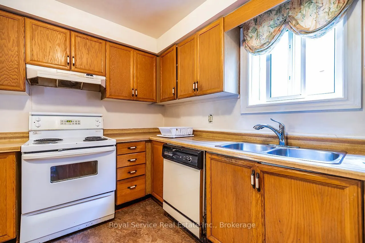 516 Palmtree Crescent