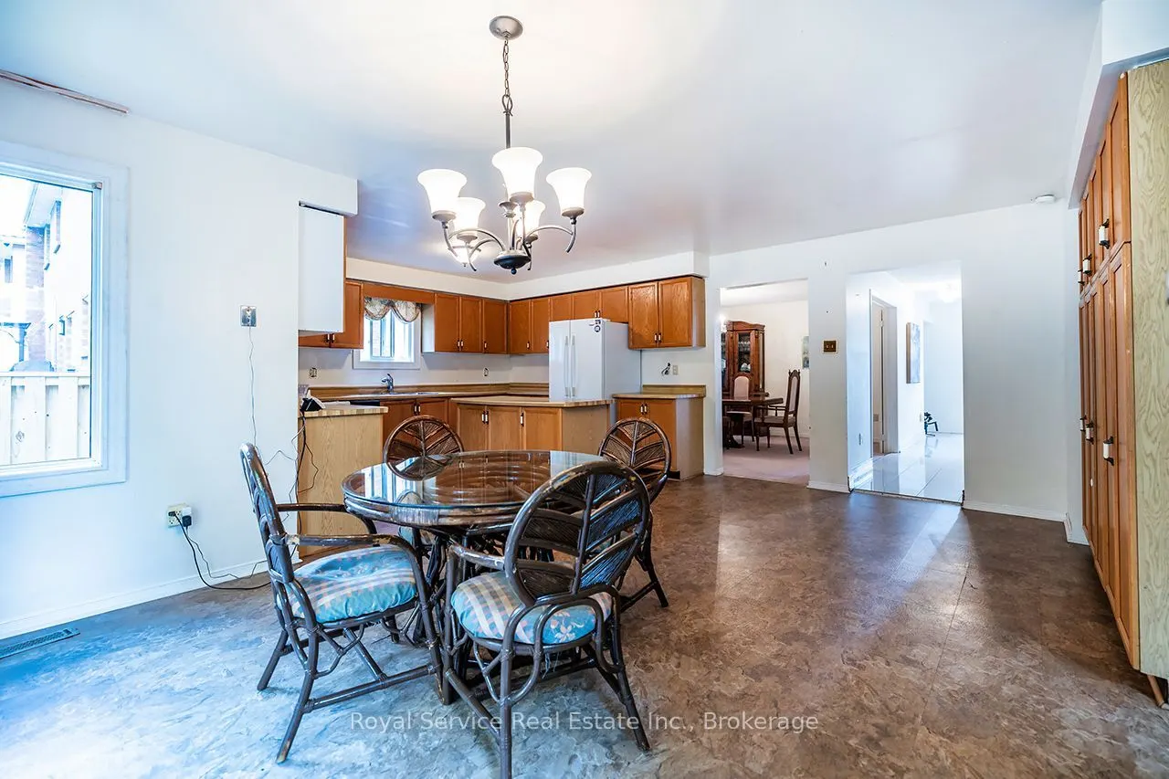 516 Palmtree Crescent