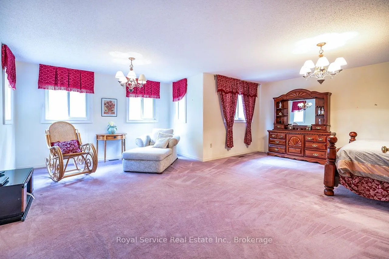 516 Palmtree Crescent