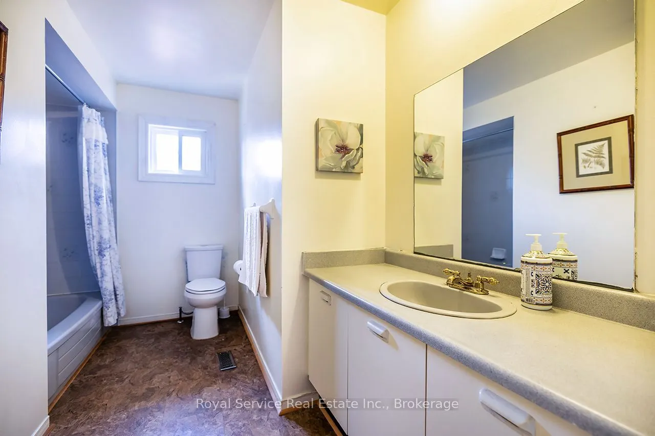 516 Palmtree Crescent