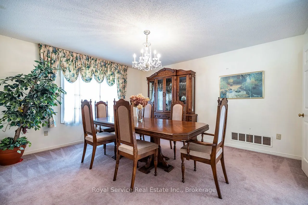 516 Palmtree Crescent