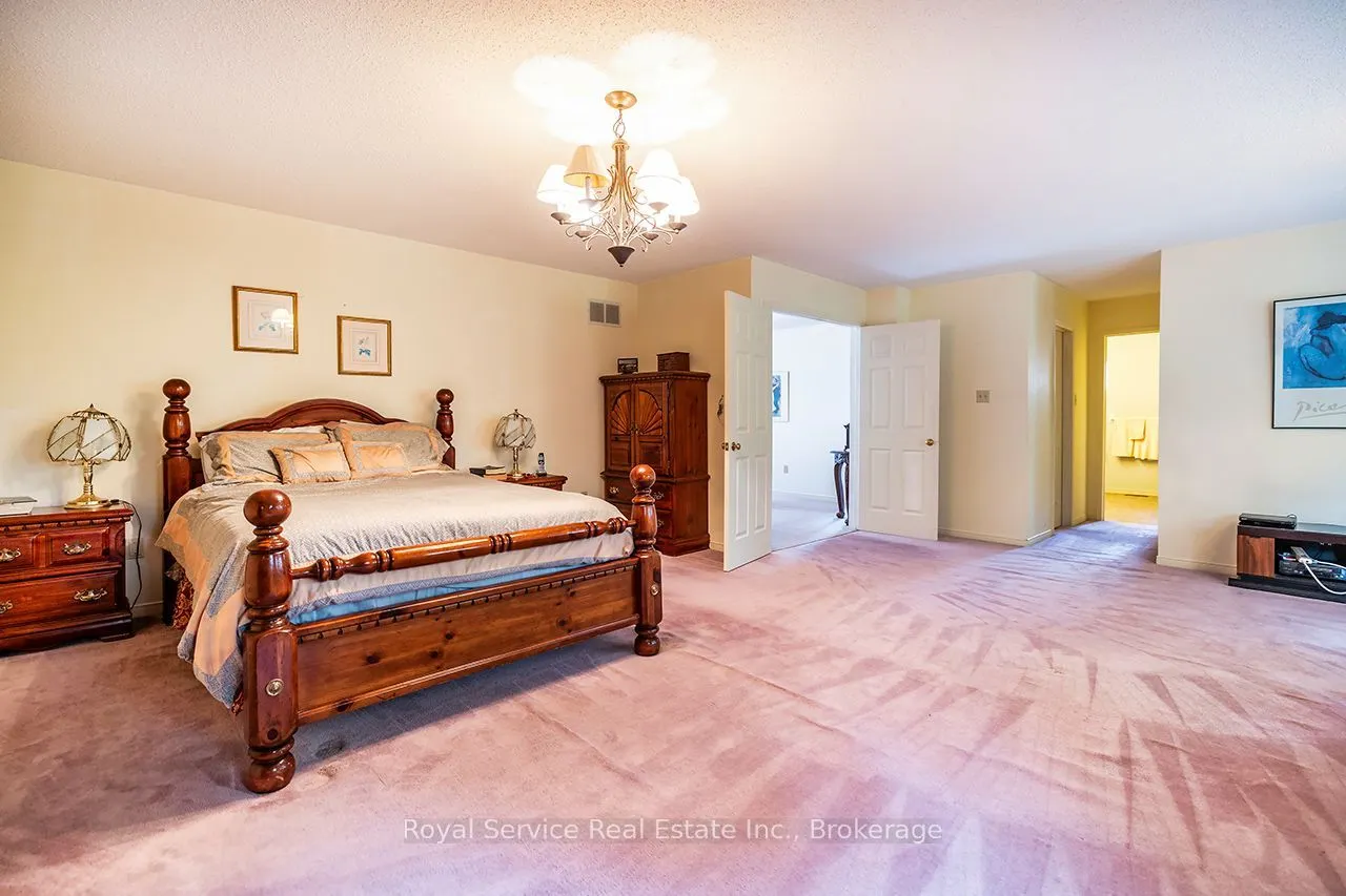 516 Palmtree Crescent