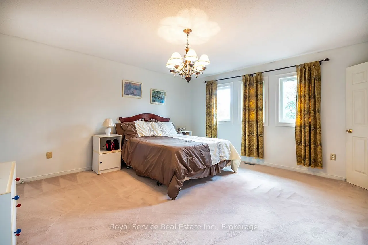 516 Palmtree Crescent