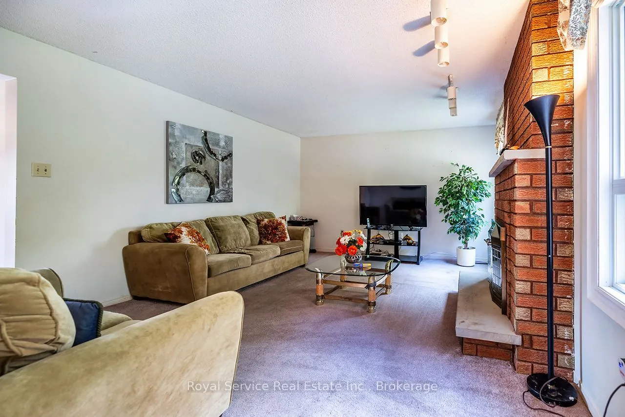 516 Palmtree Crescent