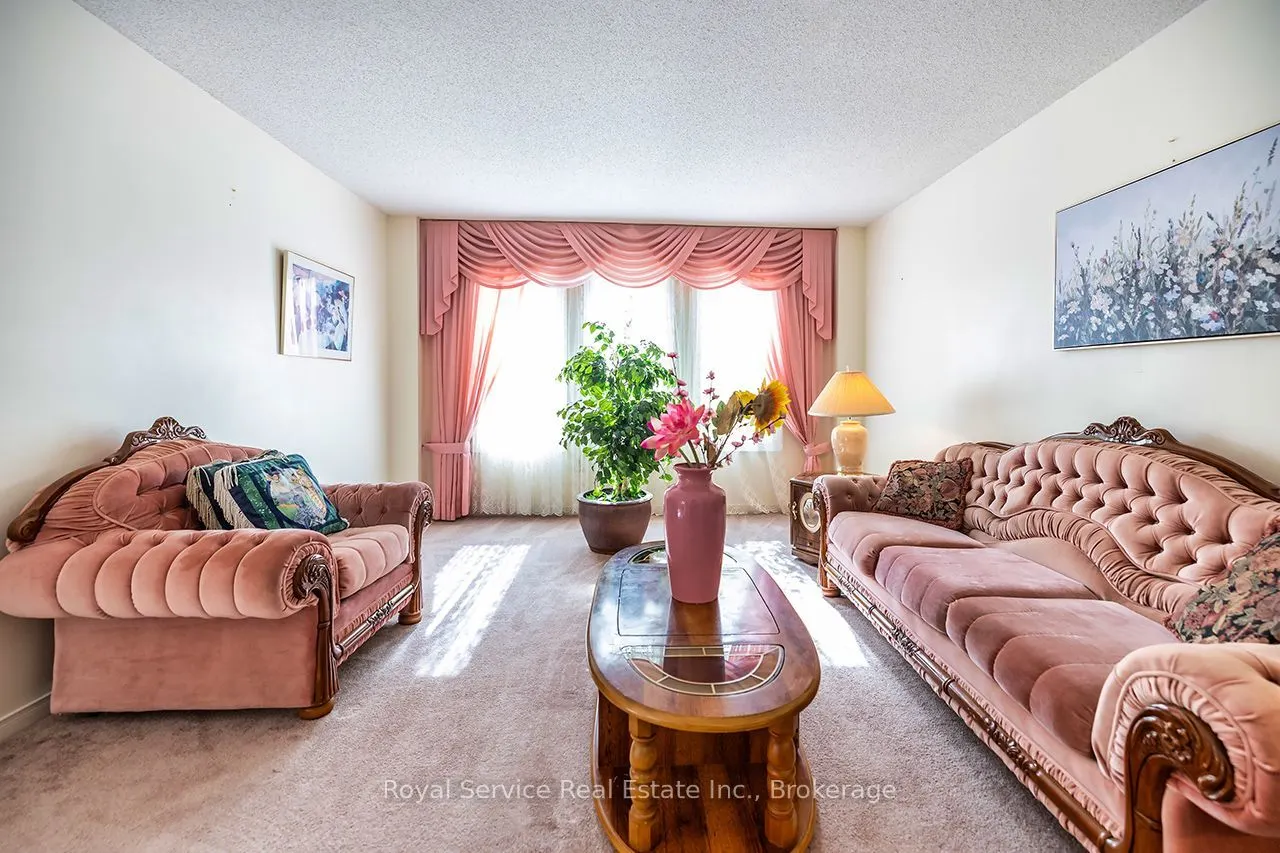 516 Palmtree Crescent