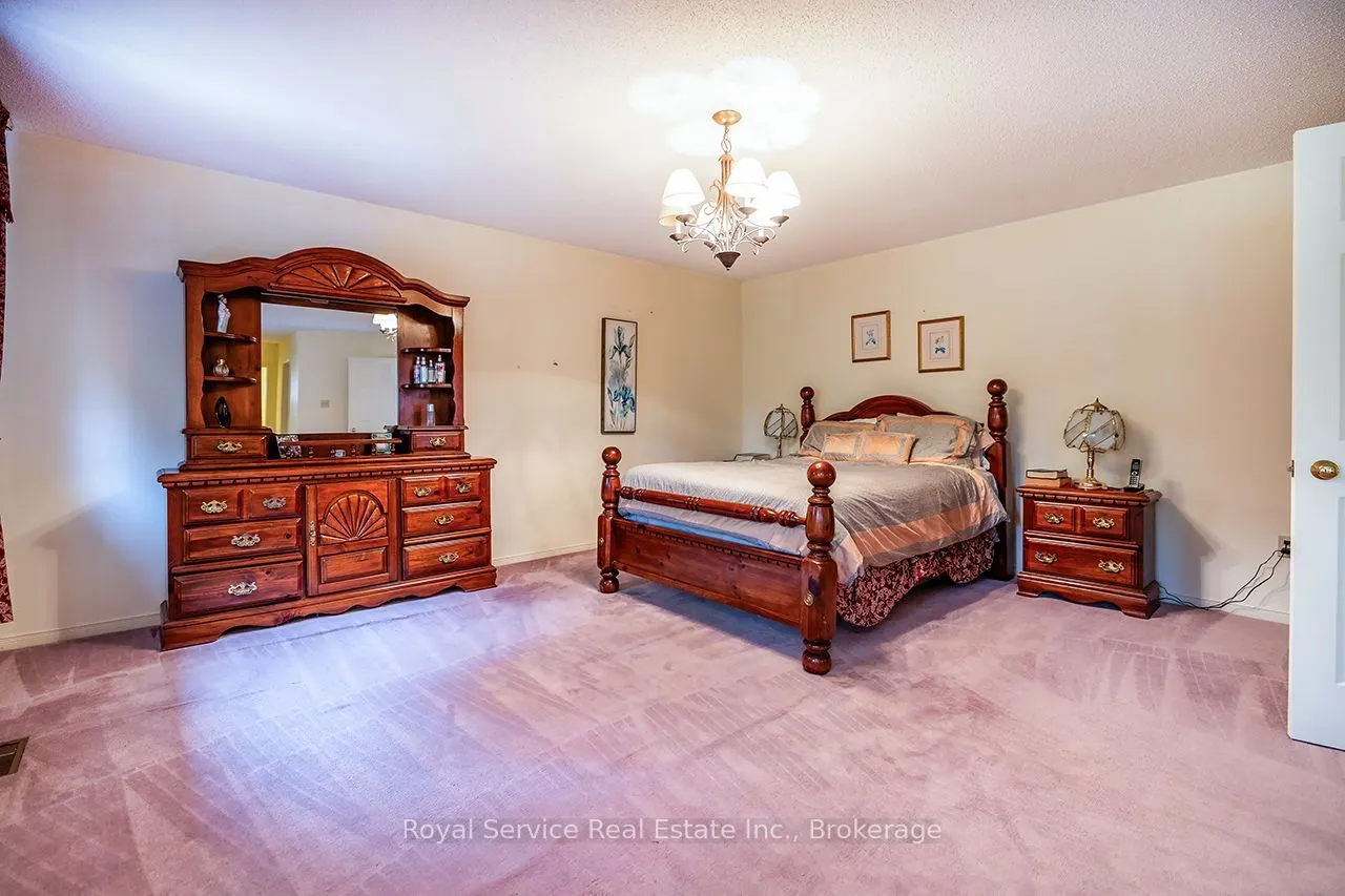 516 Palmtree Crescent