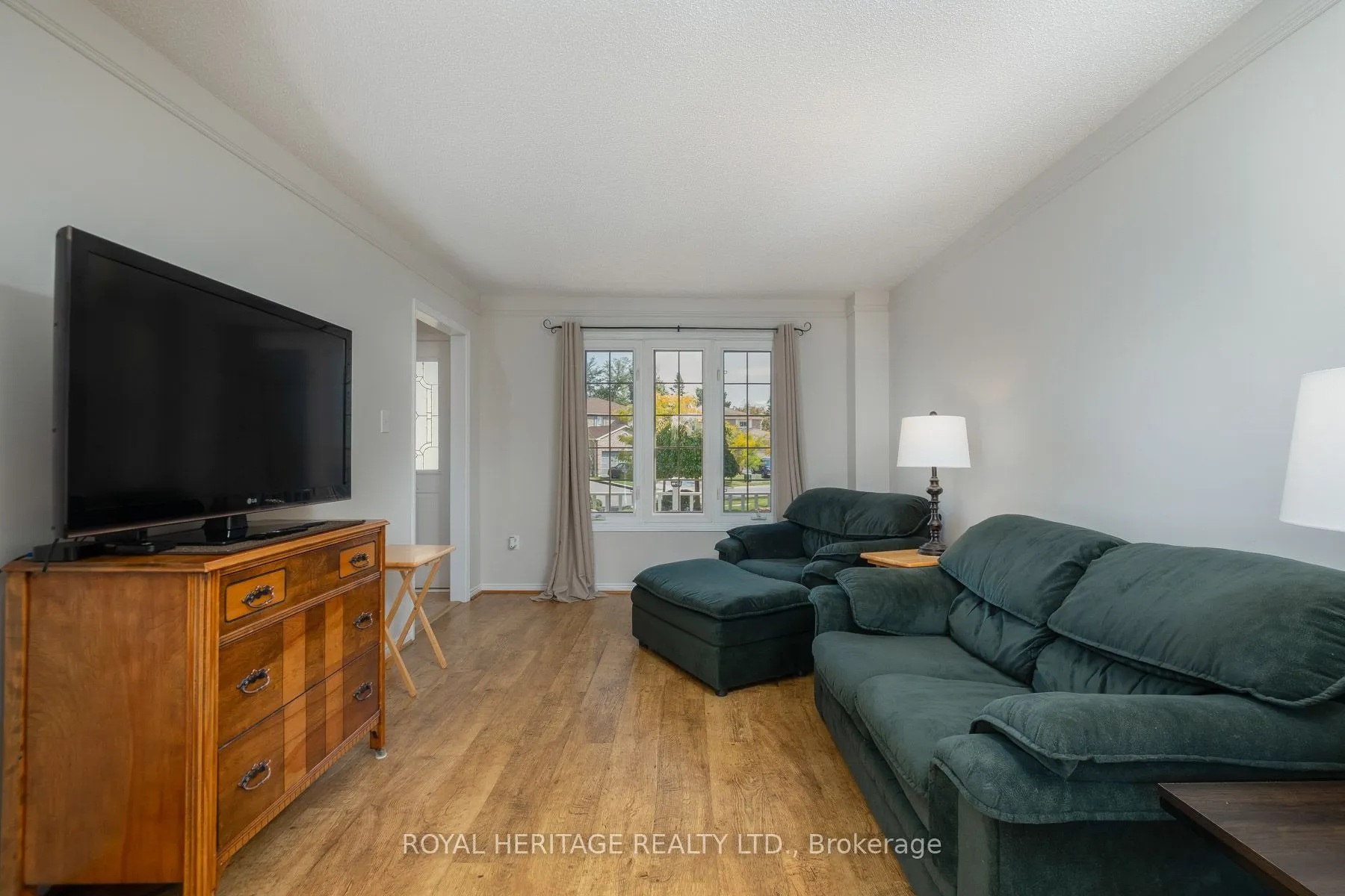 8 Dakin Drive