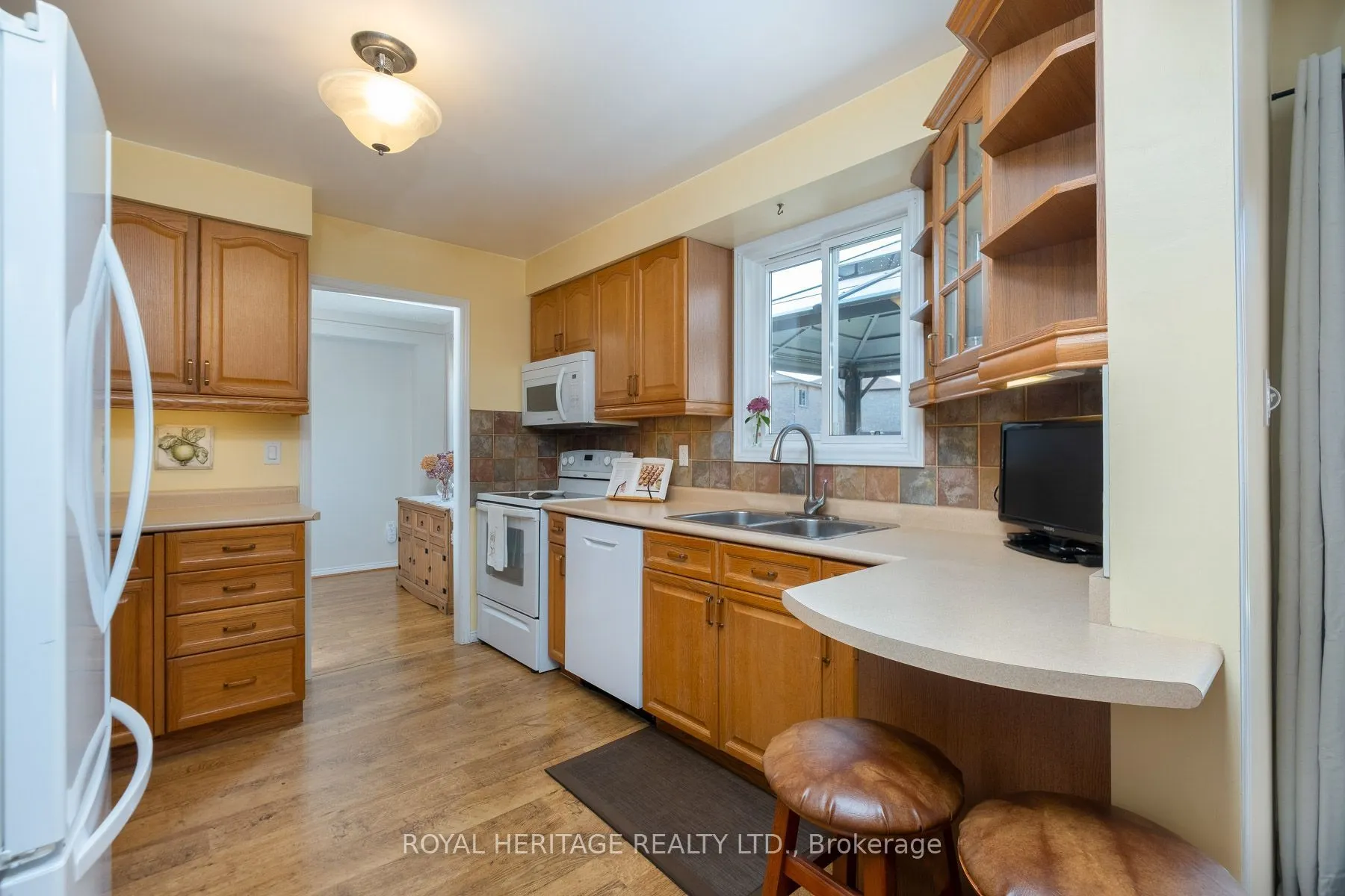 8 Dakin Drive